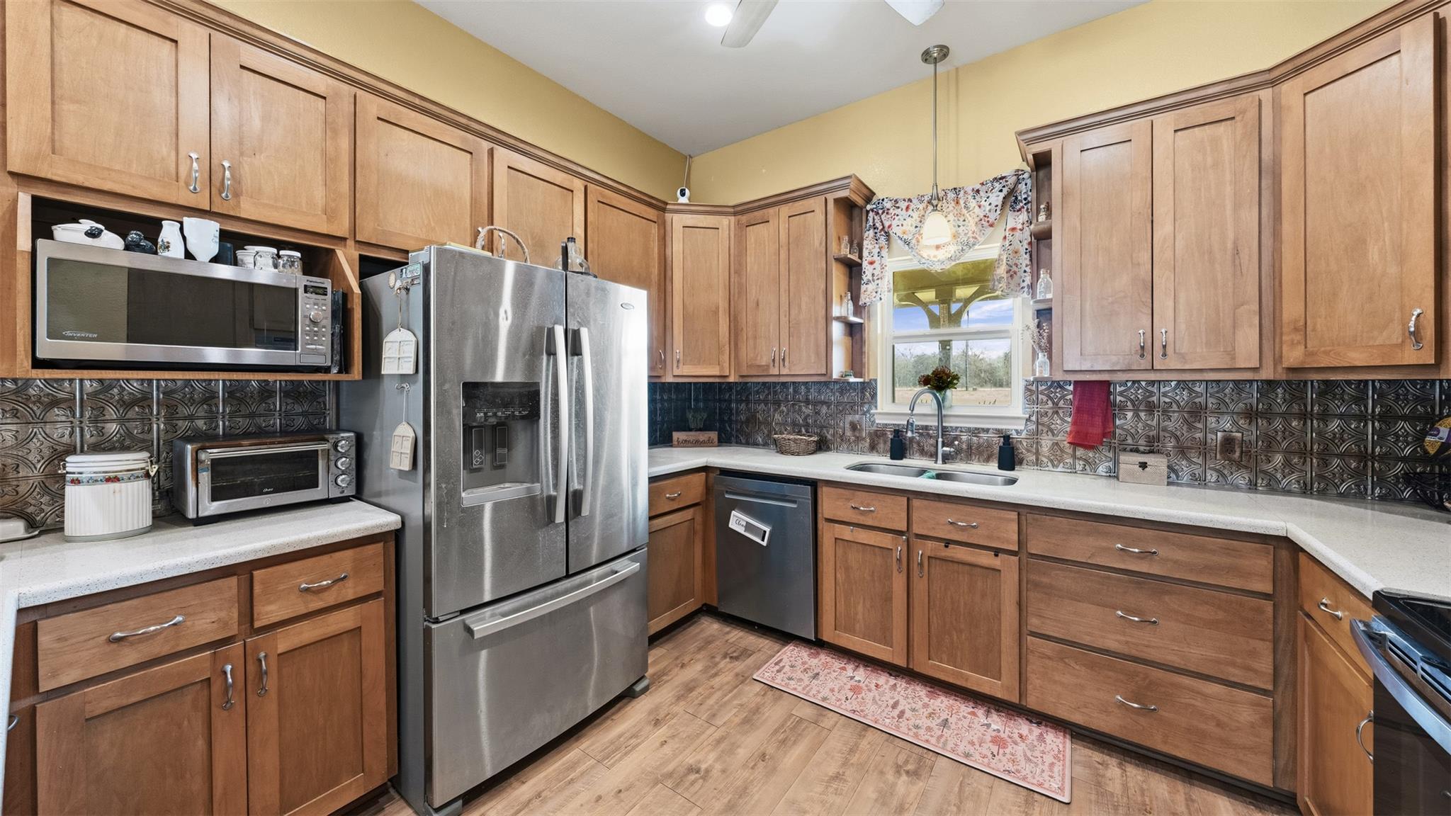 1102 Fairview Dr, Rockdale, TX 76567