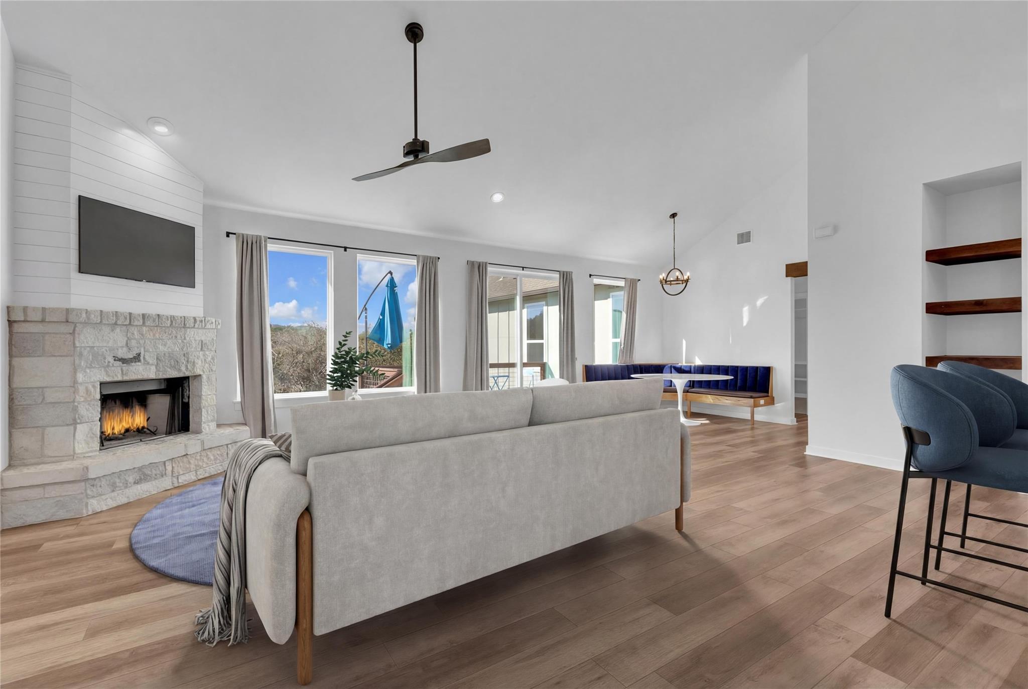 516 Ronay Dr S, Spicewood, TX 78669