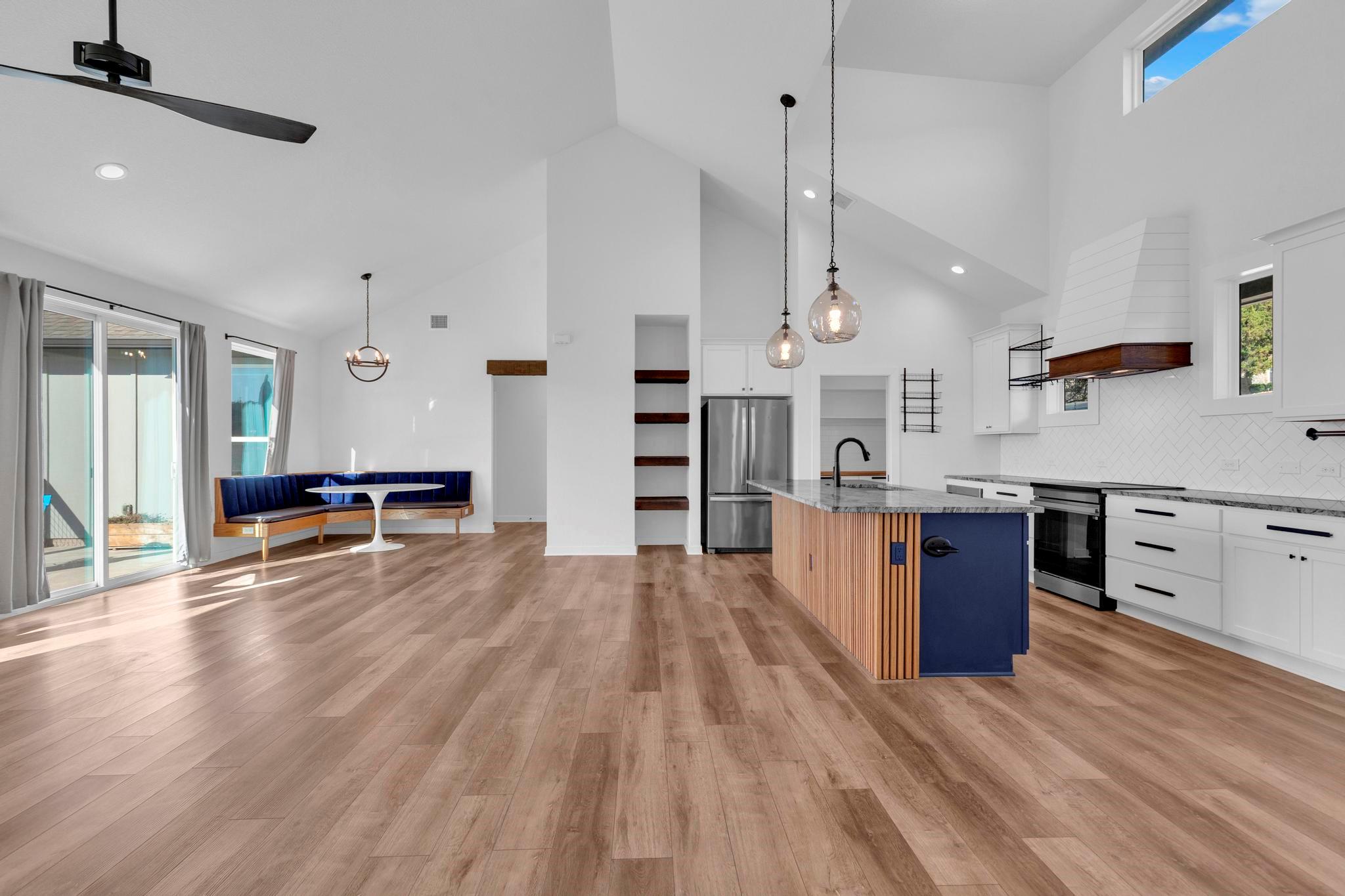 516 Ronay Dr S, Spicewood, TX 78669