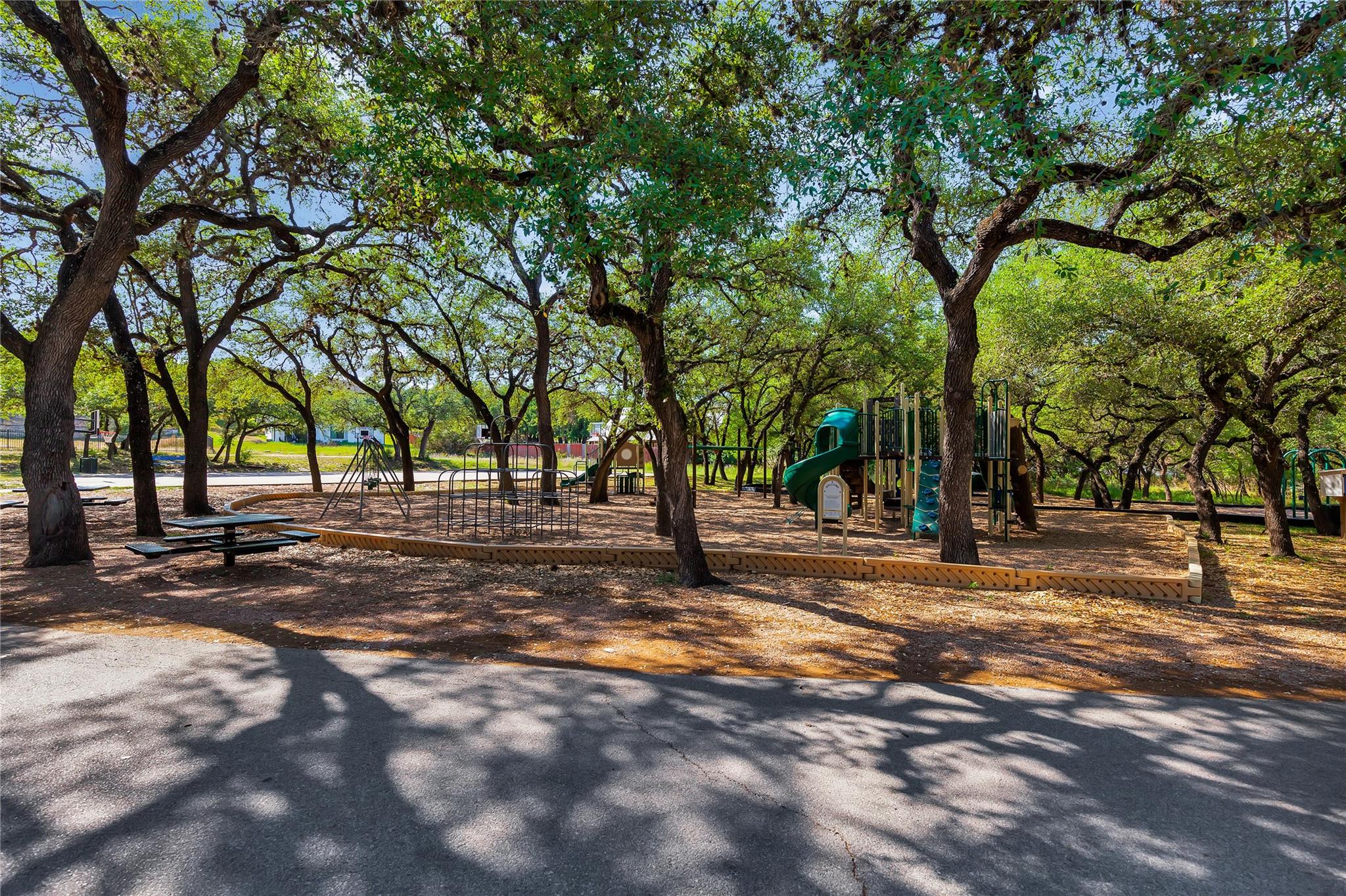 516 Ronay Dr S, Spicewood, TX 78669