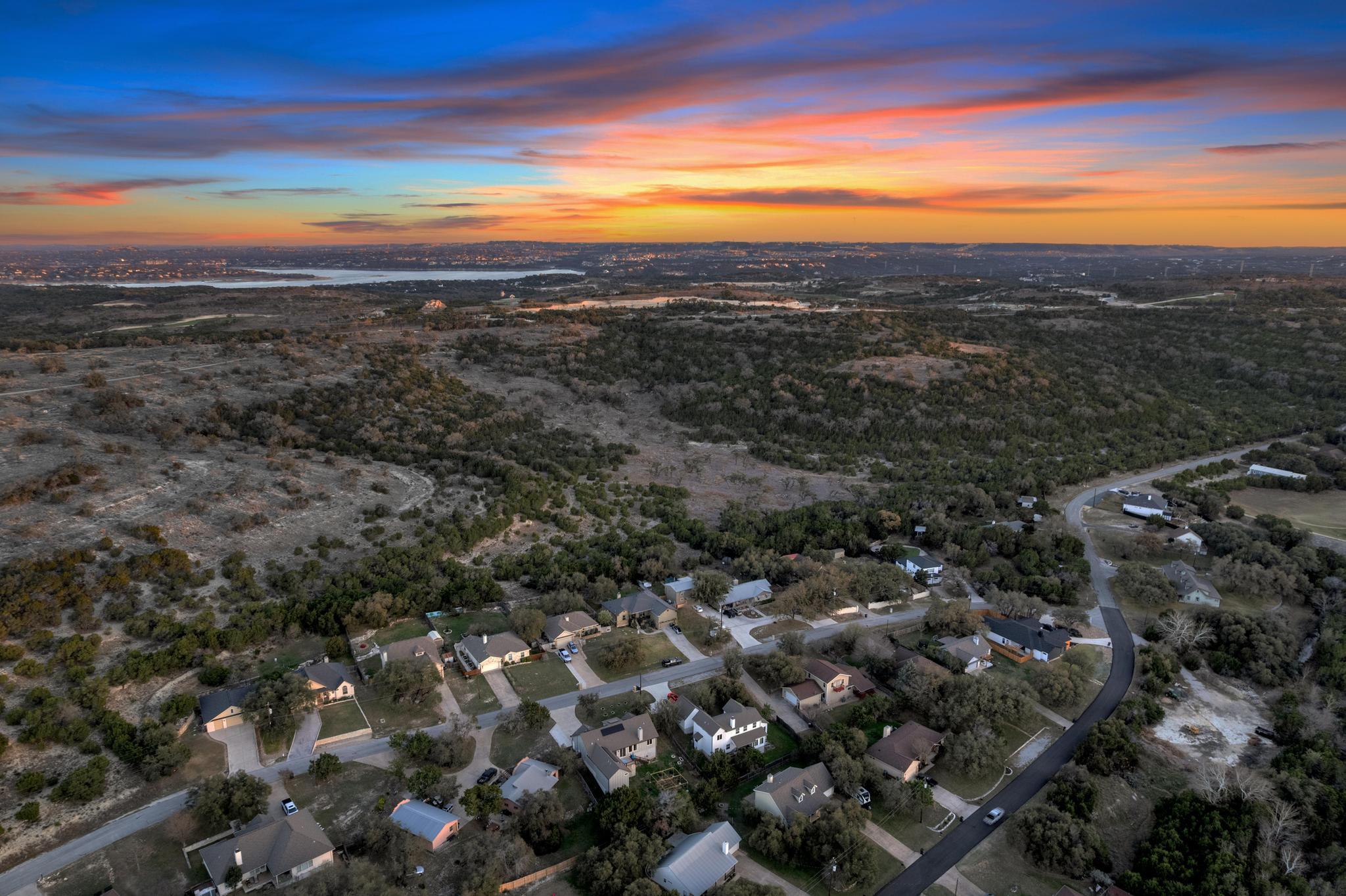 516 Ronay Dr S, Spicewood, TX 78669