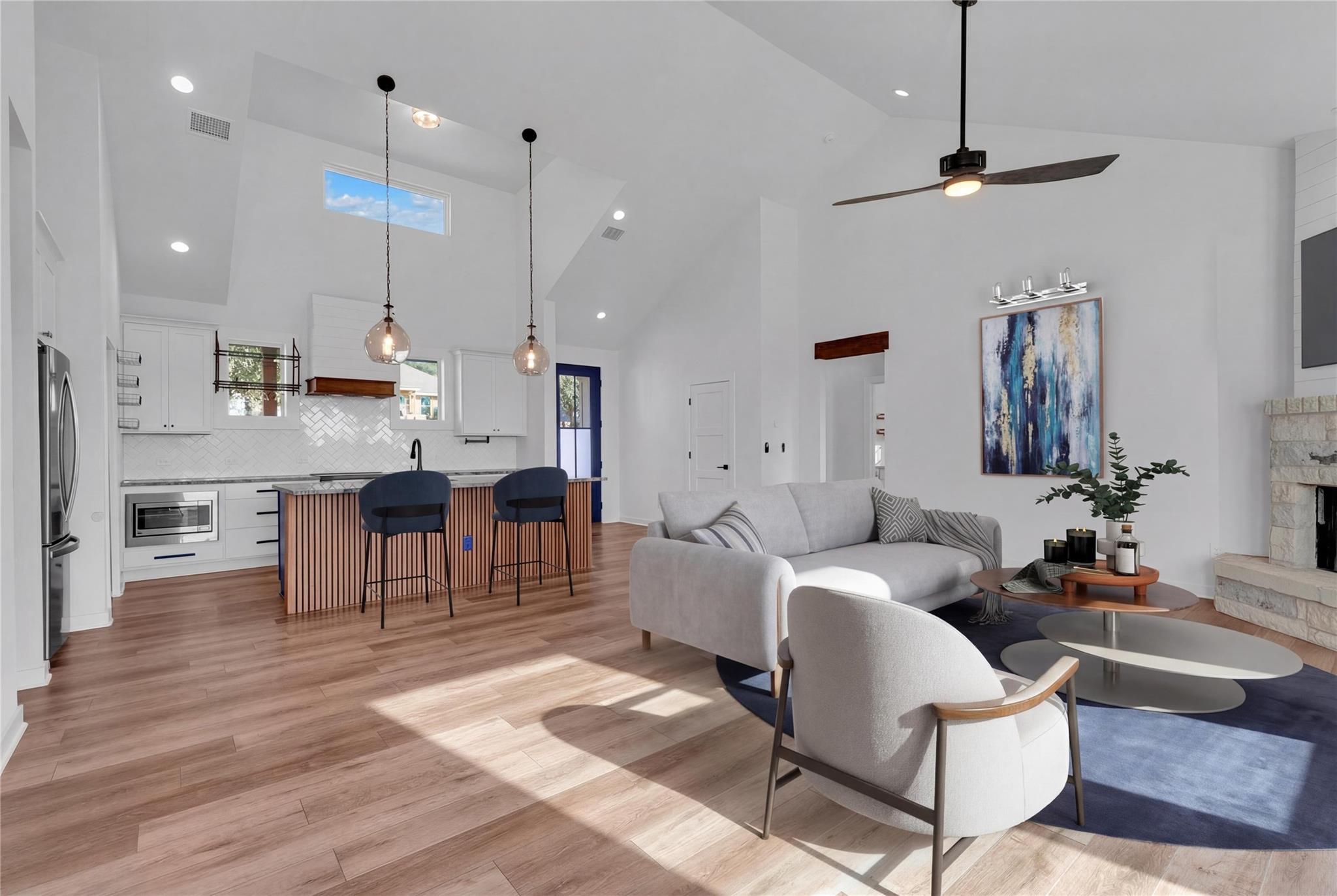 516 Ronay Dr S, Spicewood, TX 78669