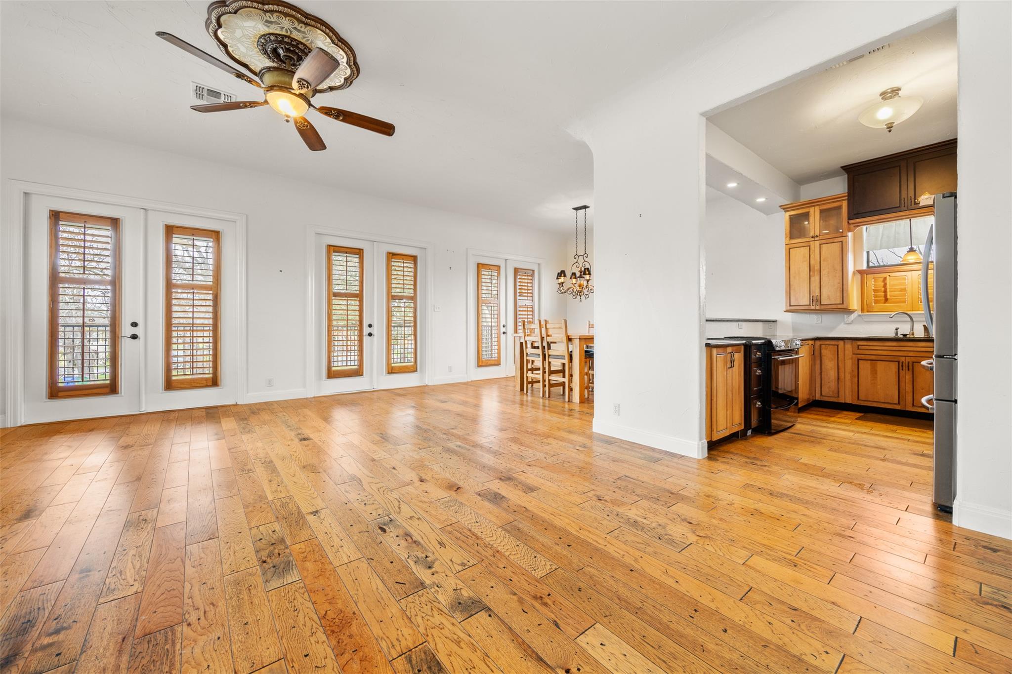 322 Lake Placid Dr, Seguin, TX 78155