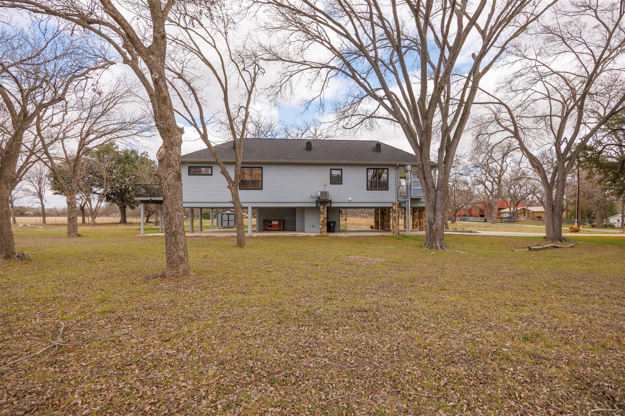 322 Lake Placid Dr, Seguin, TX 78155