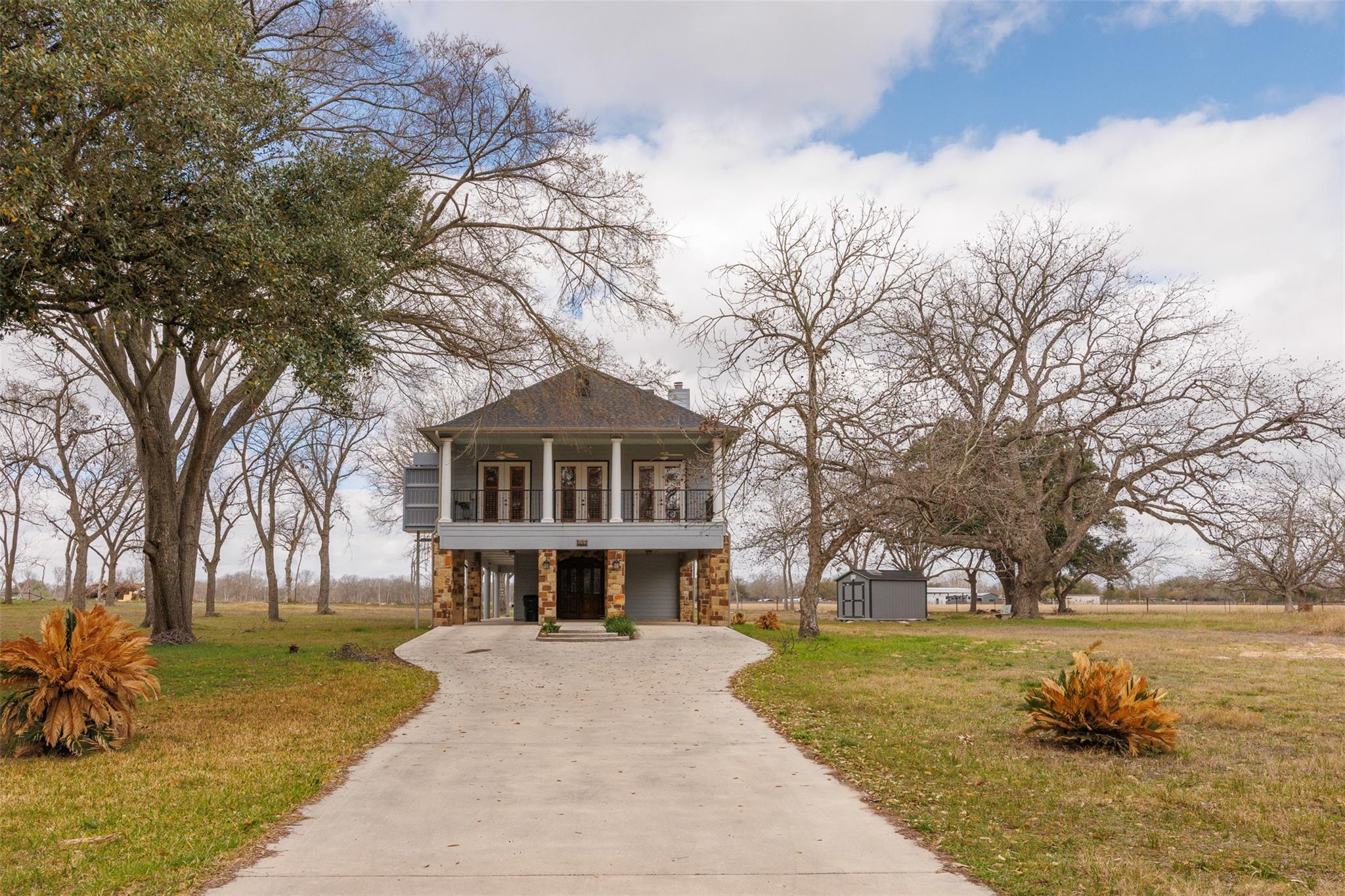 322 Lake Placid Dr, Seguin, TX 78155