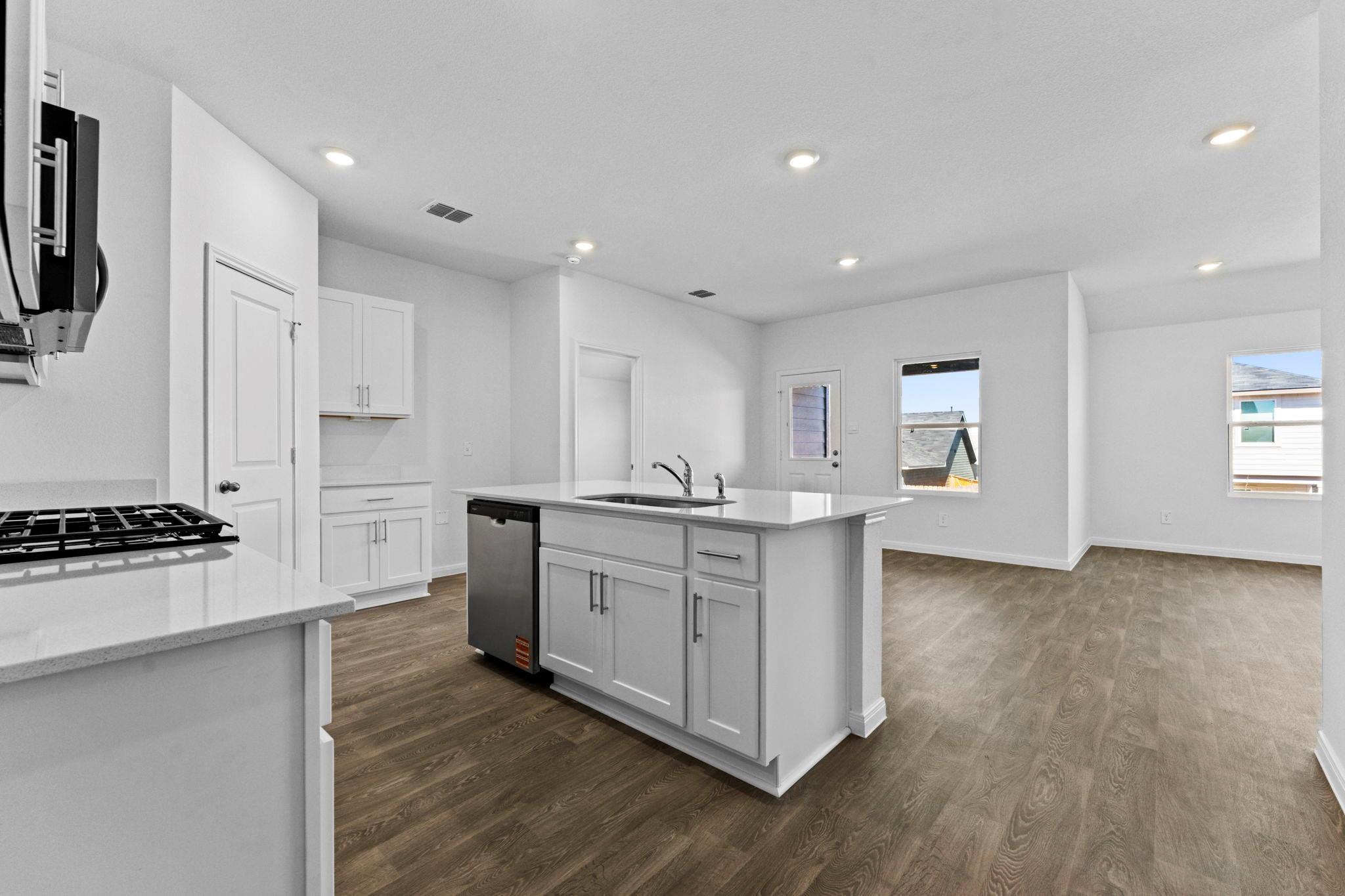 211 Las Lomas Dr, San Marcos, TX 78666