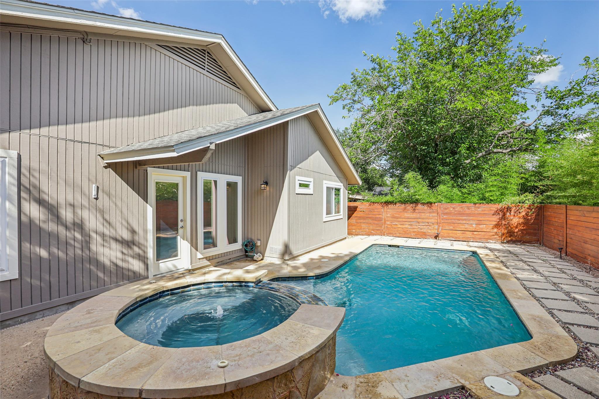 4713 Trail Crest Cir, Austin, TX 78735