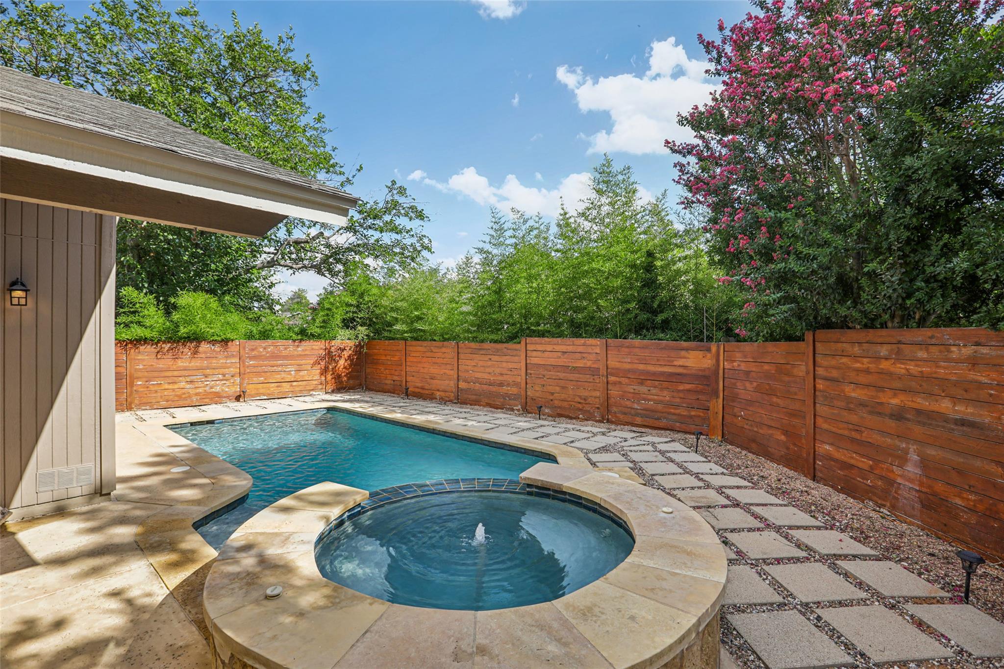 4713 Trail Crest Cir, Austin, TX 78735