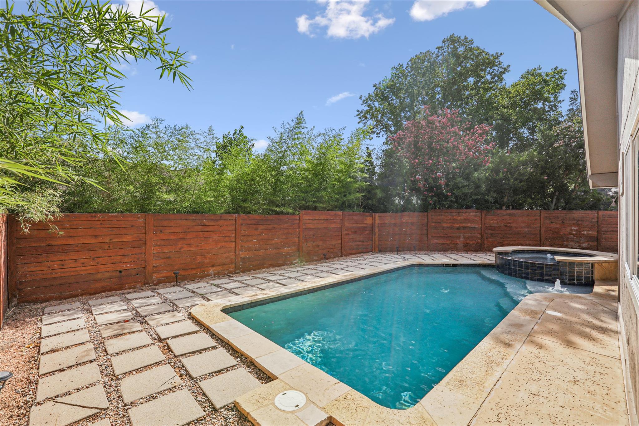 4713 Trail Crest Cir, Austin, TX 78735