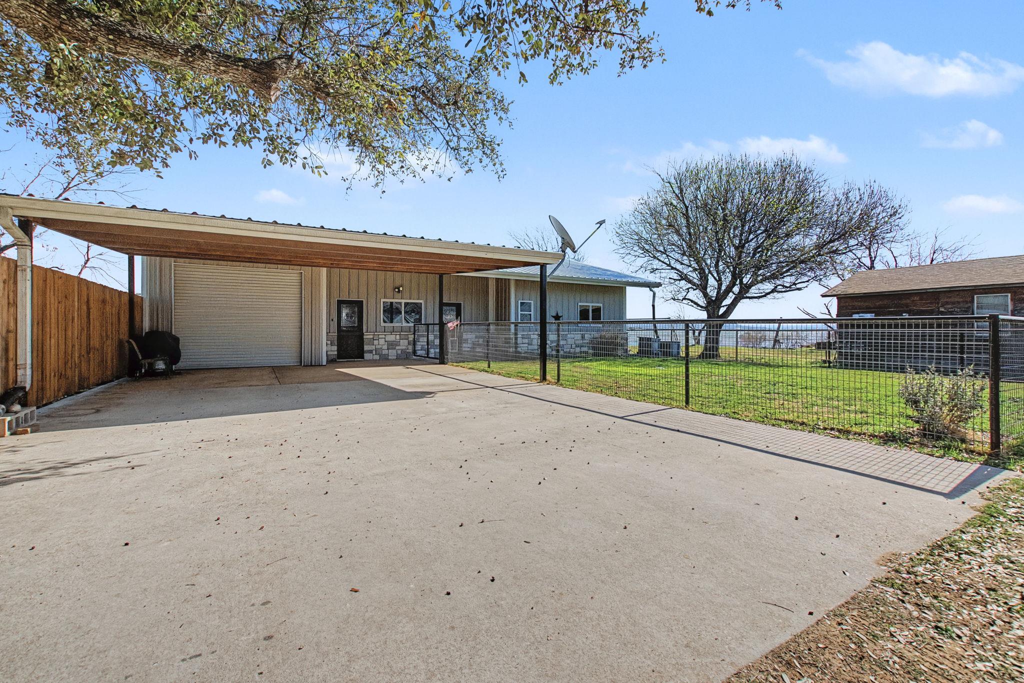 303 Lakeshore Loop, Tow, TX 78672