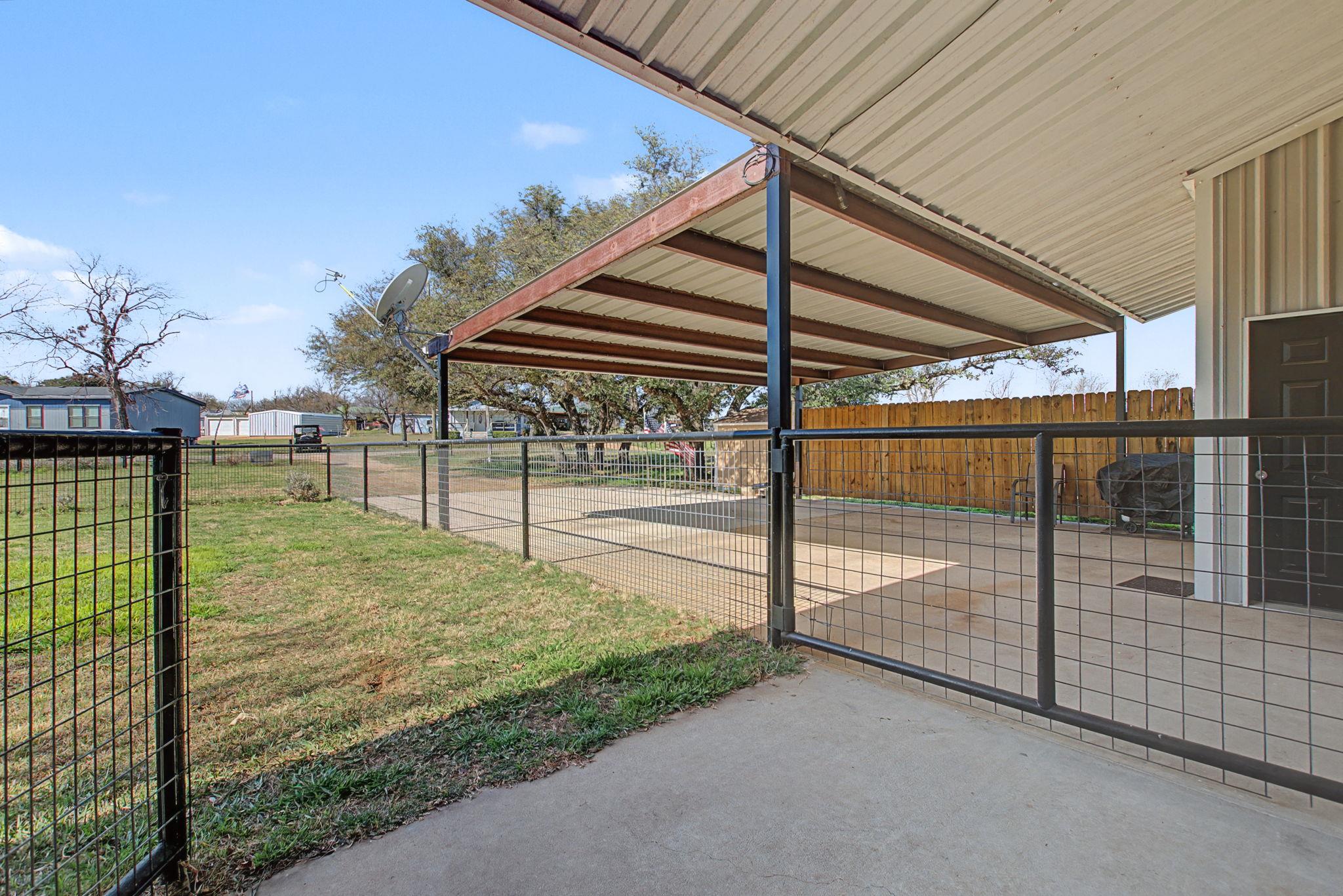 303 Lakeshore Loop, Tow, TX 78672