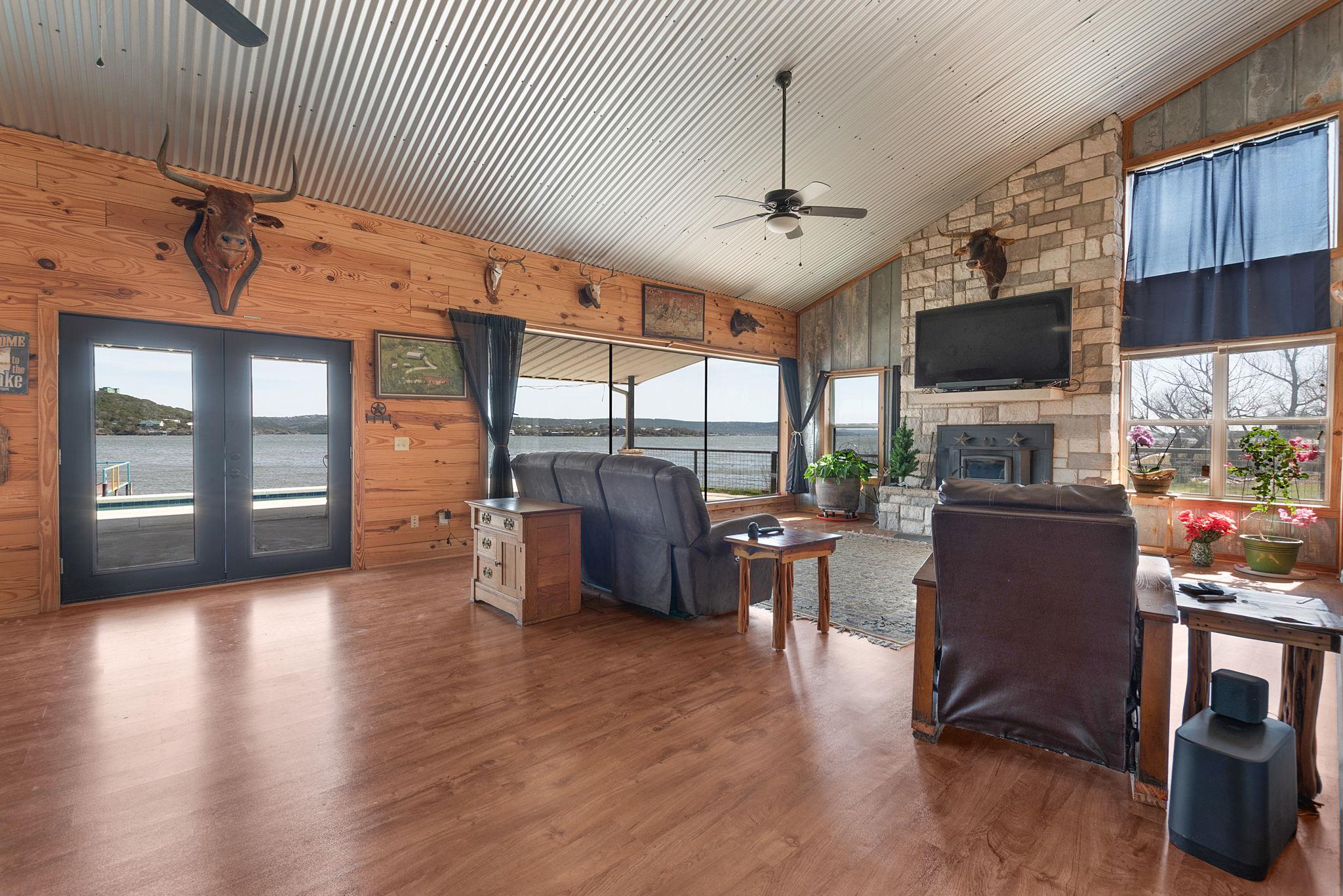 303 Lakeshore Loop, Tow, TX 78672