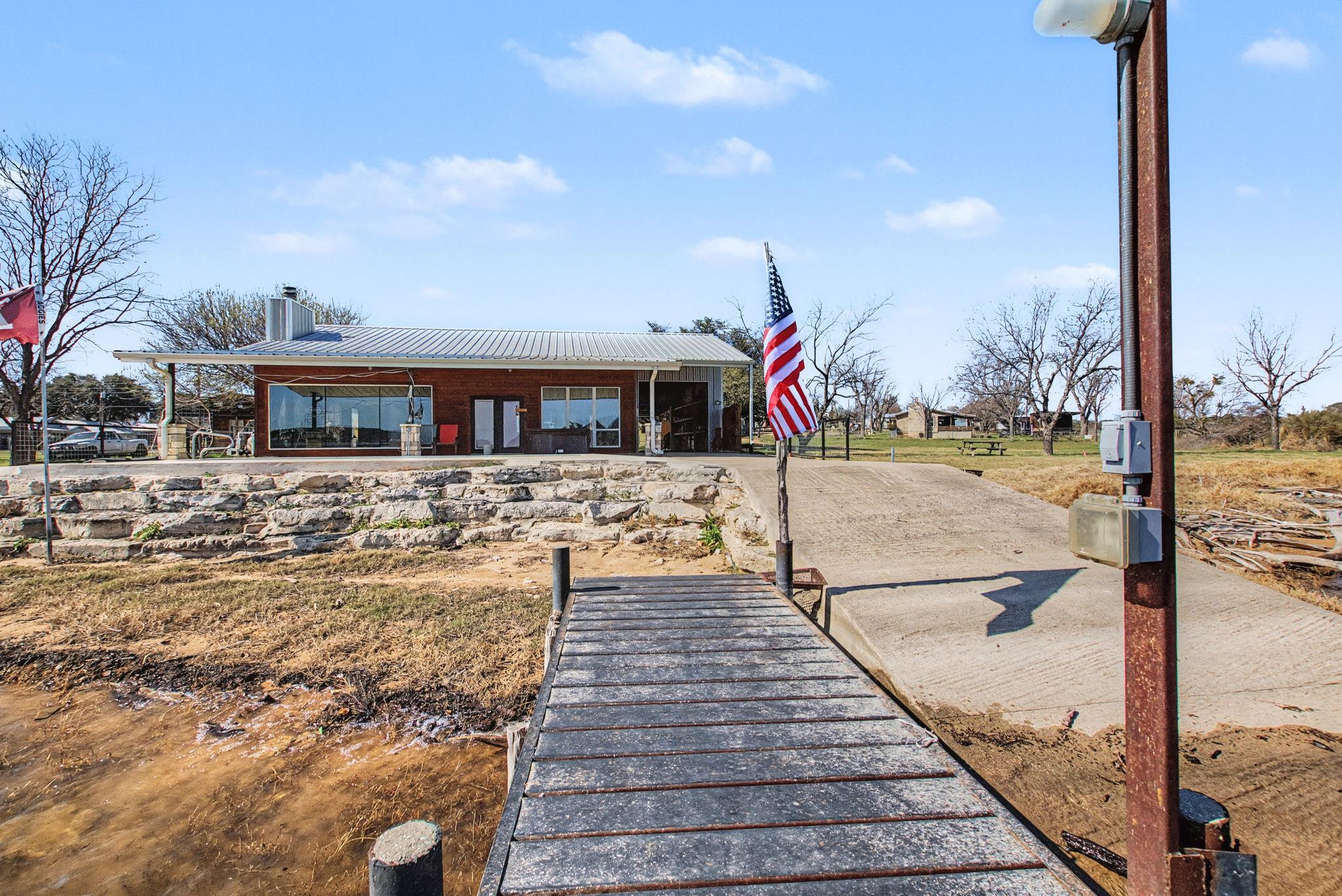 303 Lakeshore Loop, Tow, TX 78672