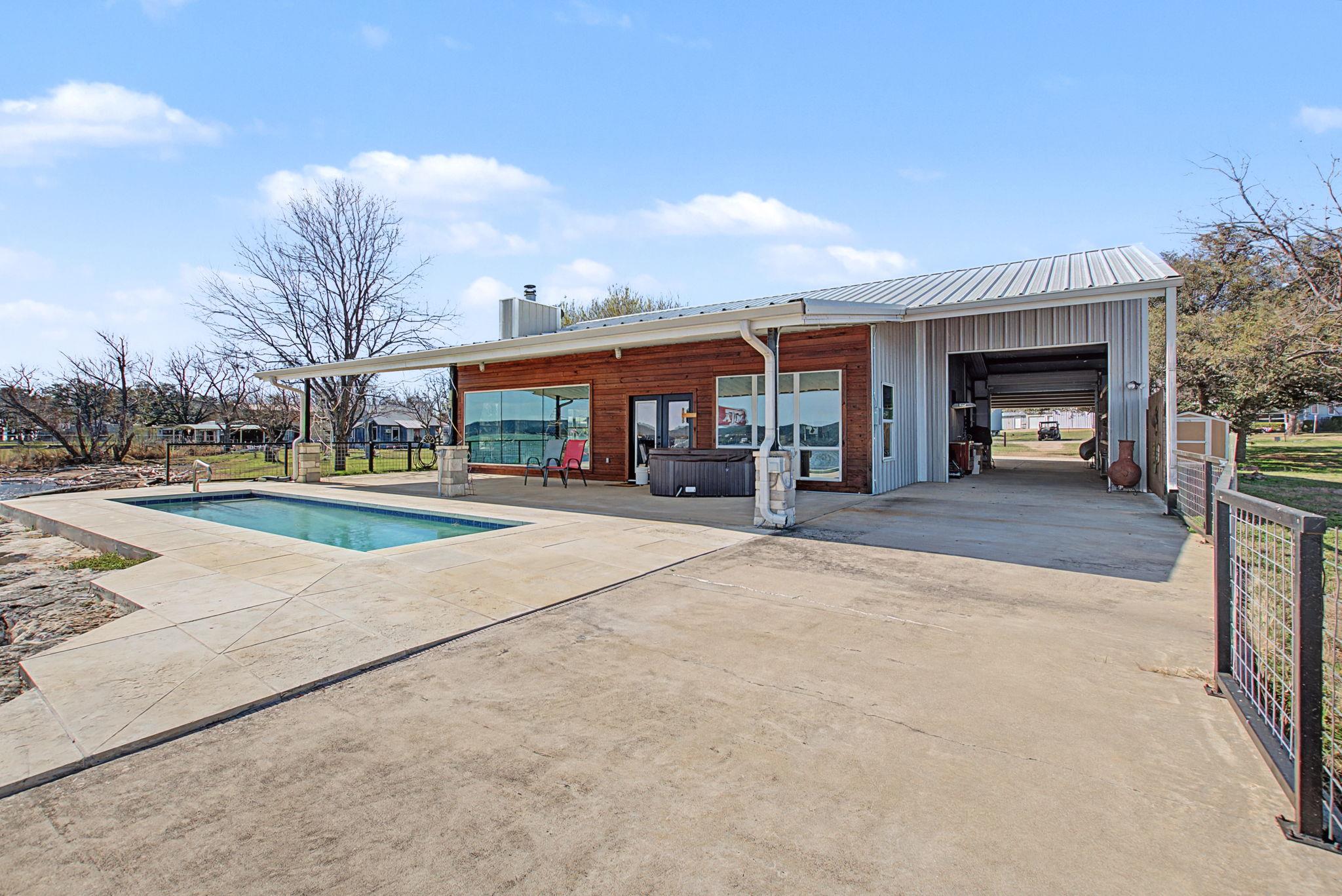 303 Lakeshore Loop, Tow, TX 78672