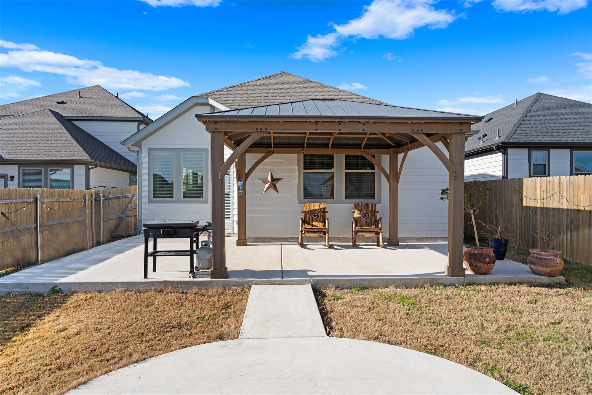 172 Gullivers Dr, Elgin, TX 78621