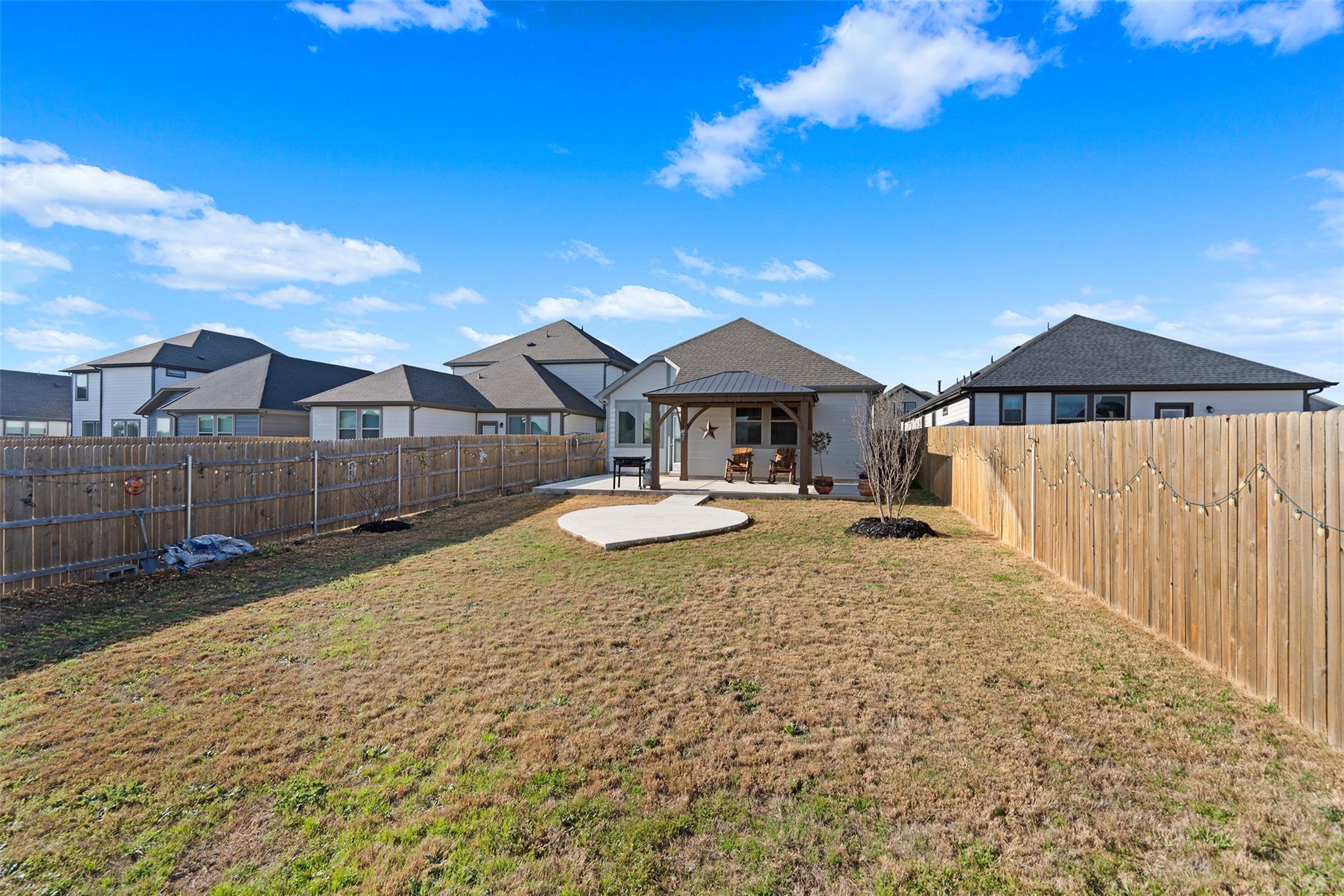 172 Gullivers Dr, Elgin, TX 78621
