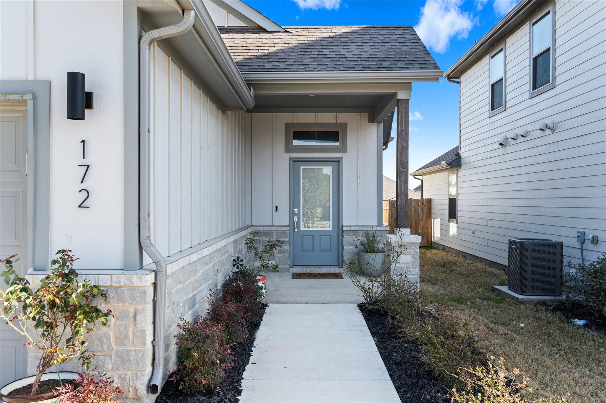 172 Gullivers Dr, Elgin, TX 78621