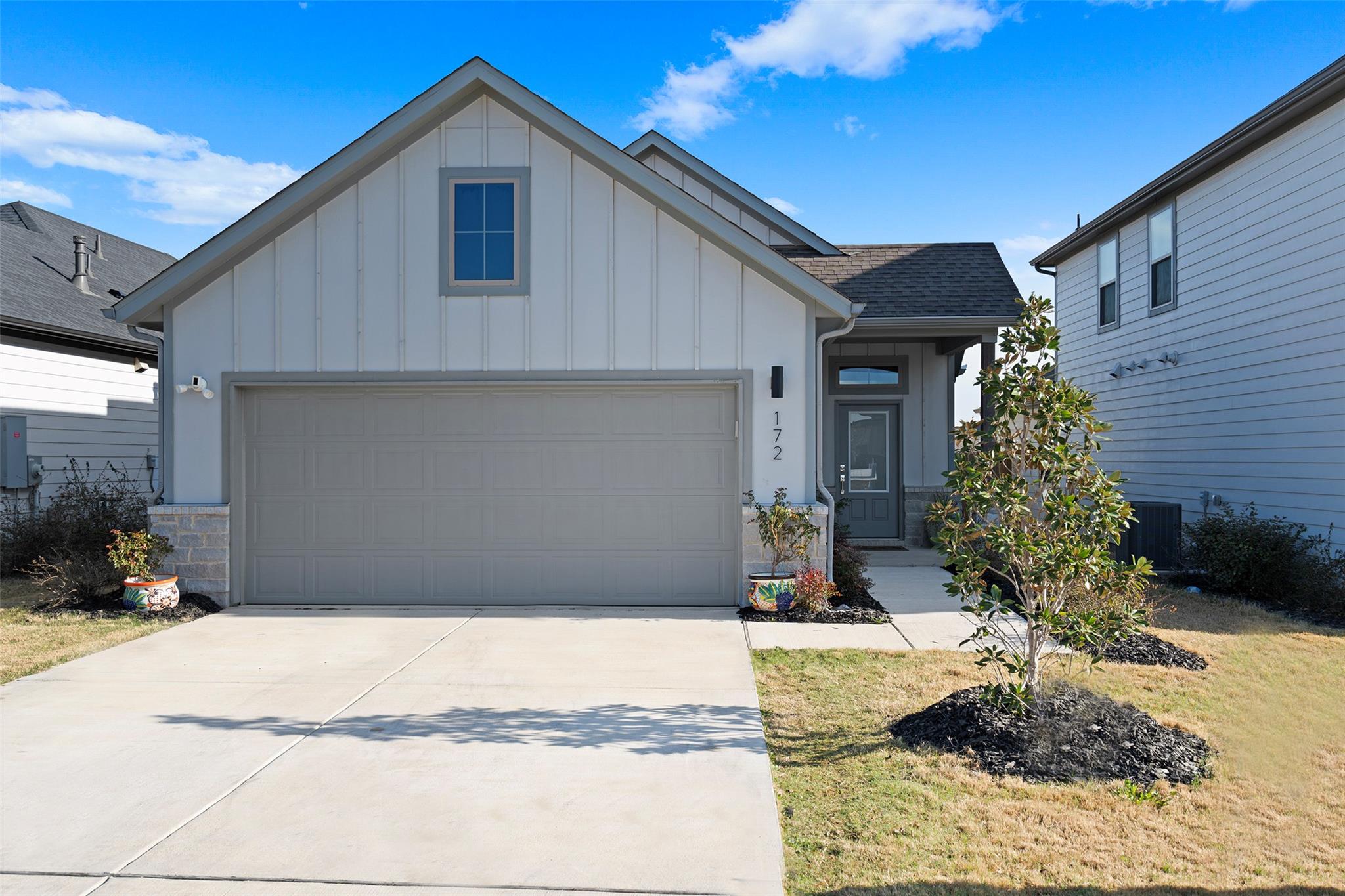 172 Gullivers Dr, Elgin, TX 78621