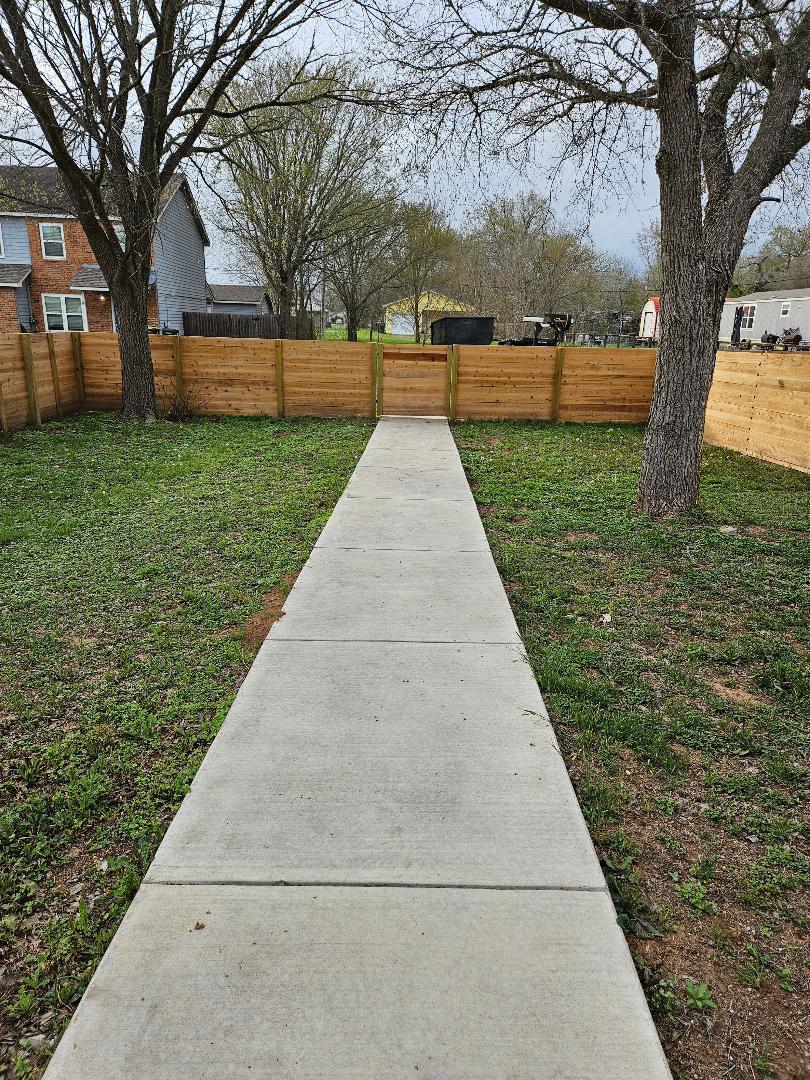 305 Anderson St # B, Smithville, TX 78957