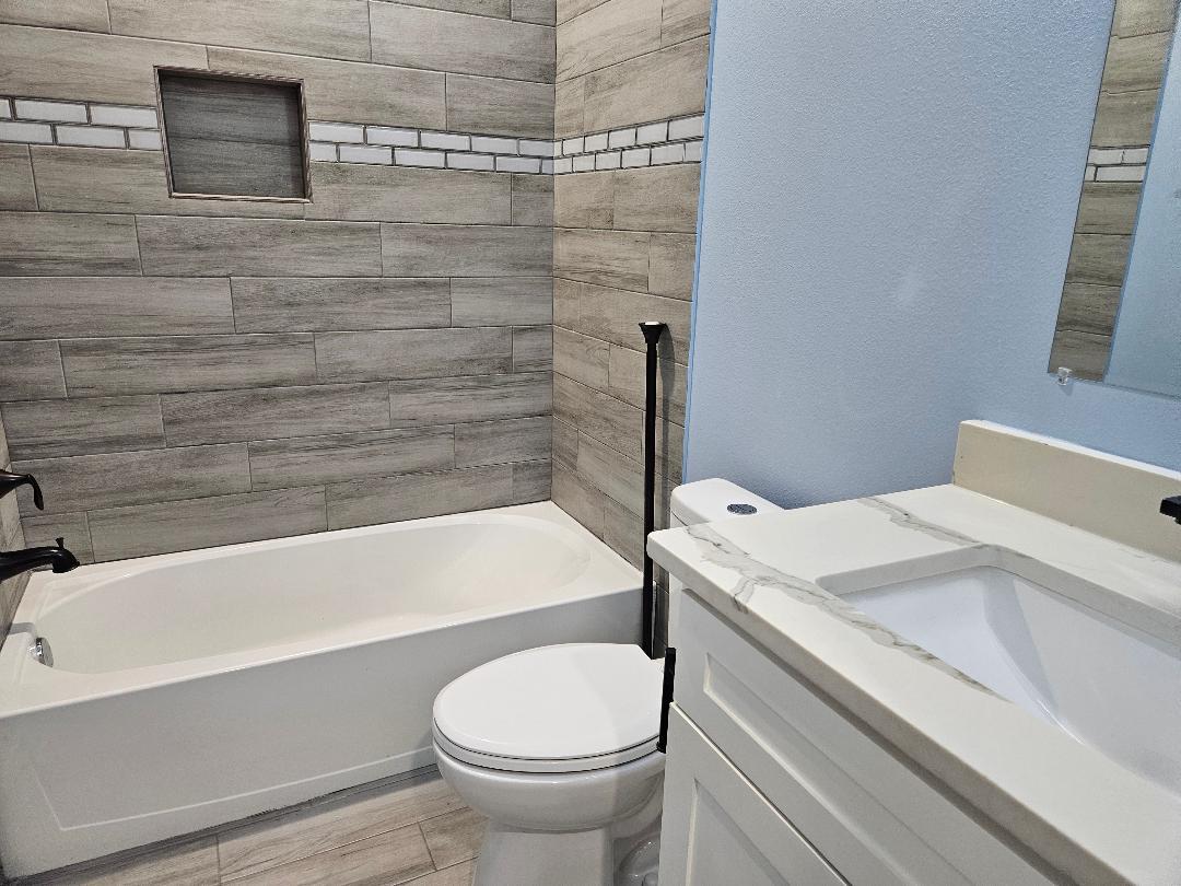 305 Anderson St # B, Smithville, TX 78957