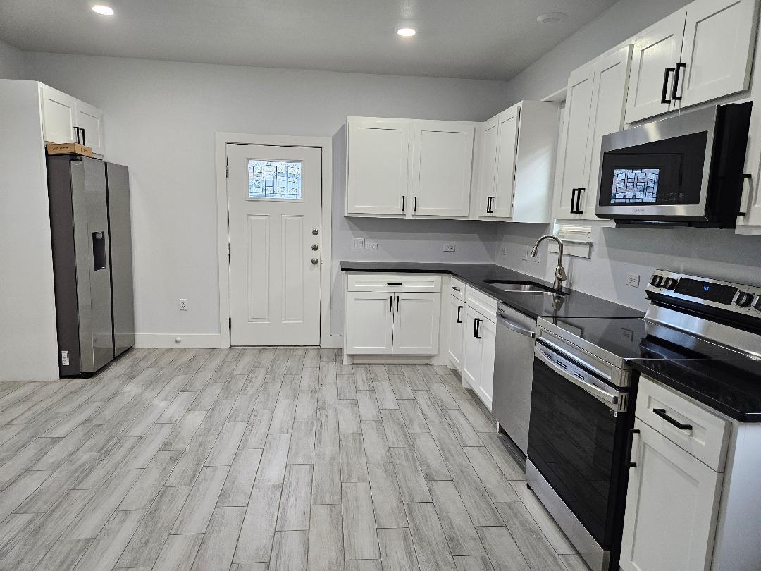 305 Anderson St # B, Smithville, TX 78957