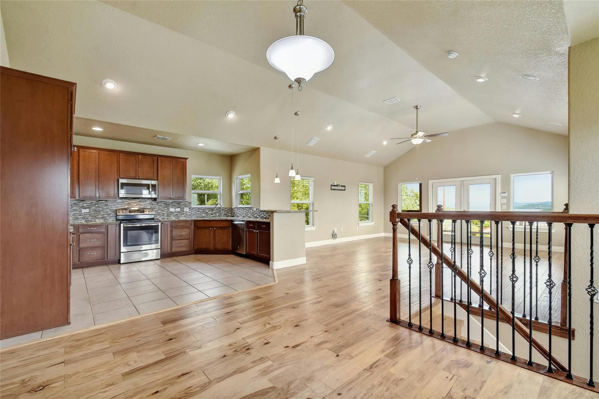 1007 Meckell Dr, Canyon Lake, TX 78133