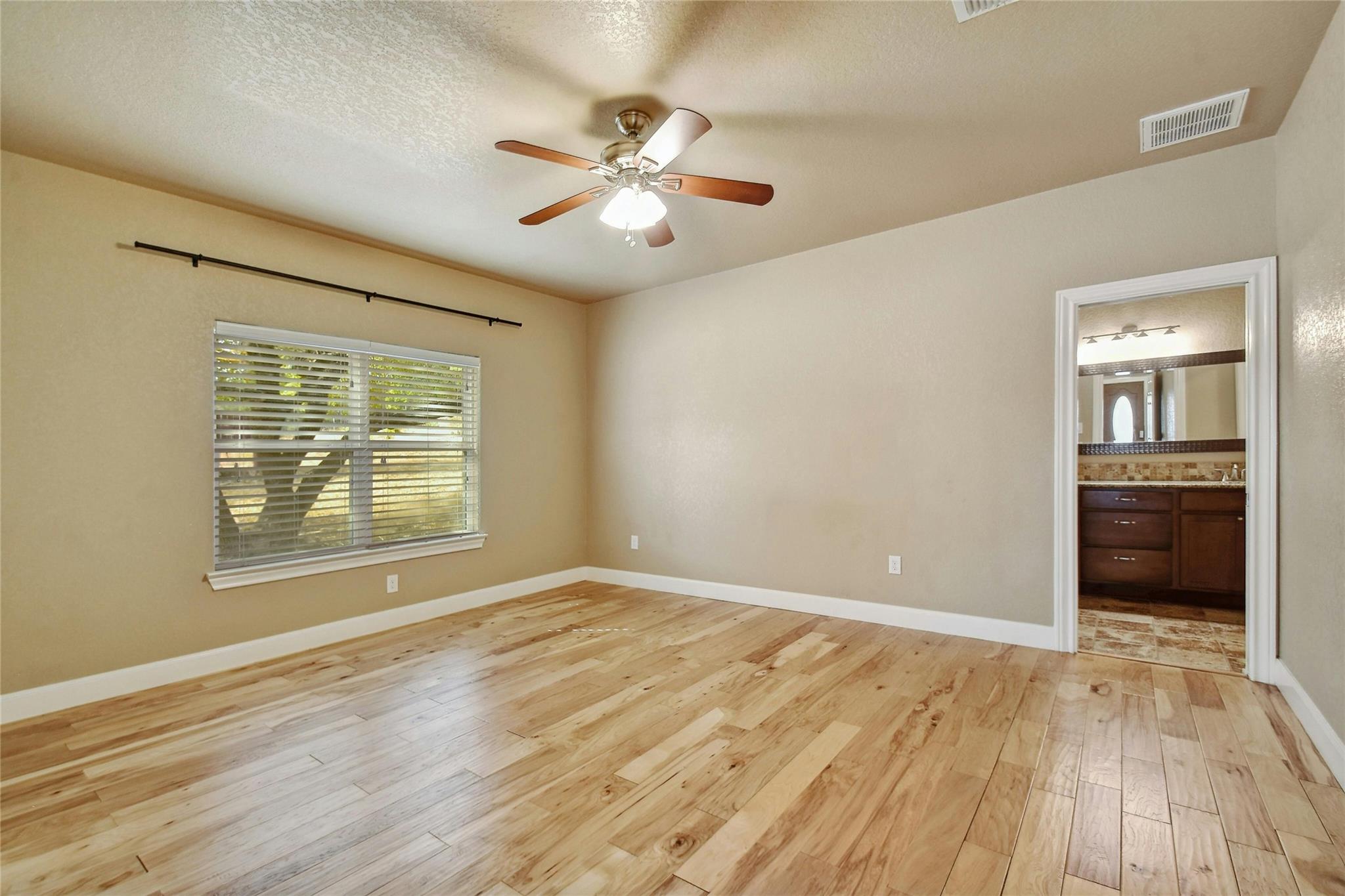 1007 Meckell Dr, Canyon Lake, TX 78133