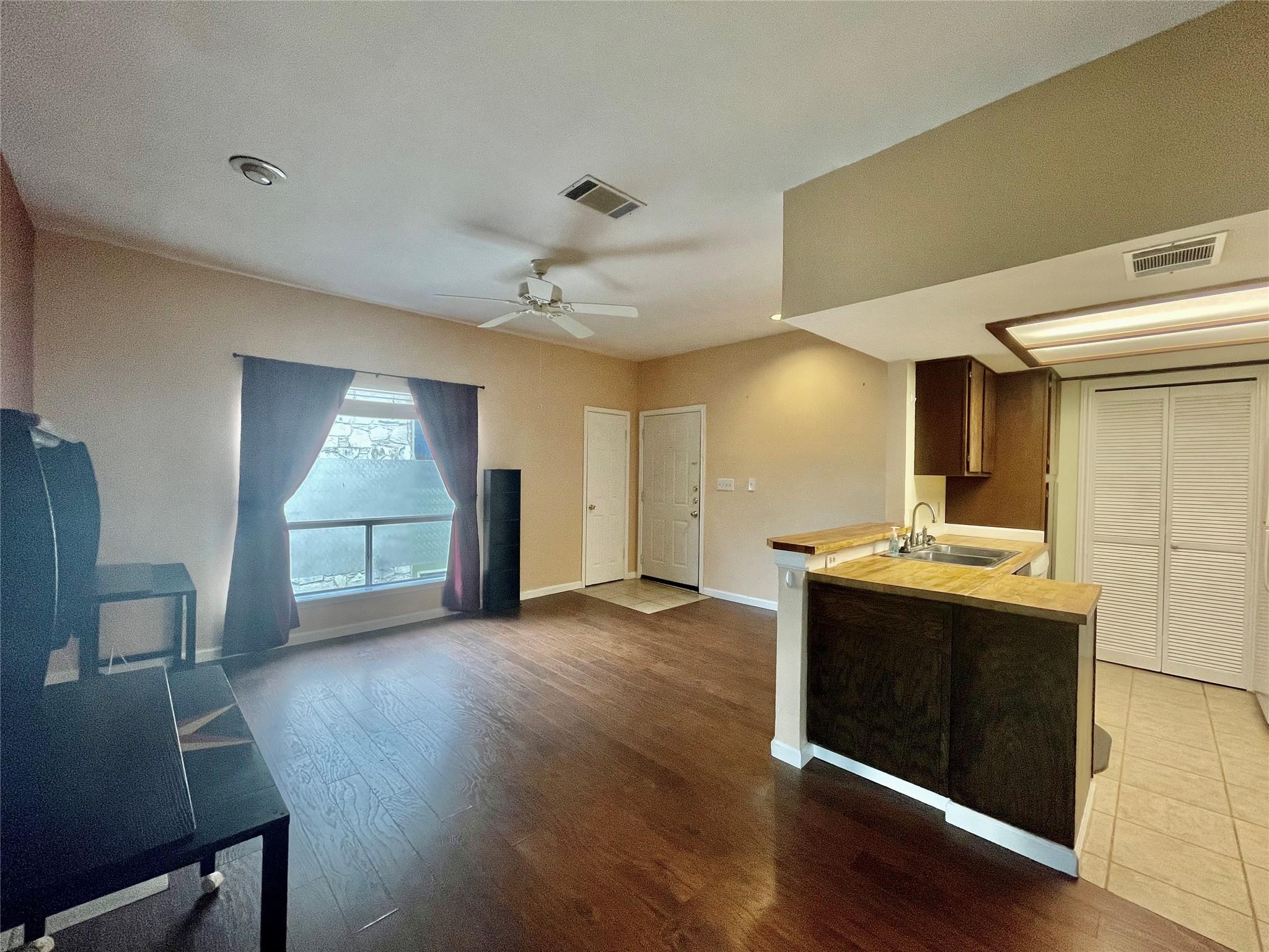 506 W San Antonio St # 206, San Marcos, TX 78666
