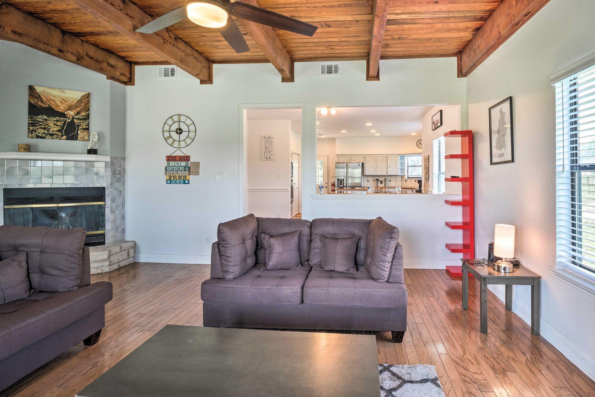 15805 Richards Dr, Del Valle, TX 78617