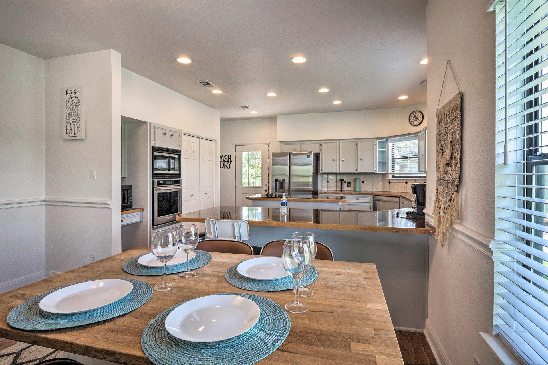 15805 Richards Dr, Del Valle, TX 78617