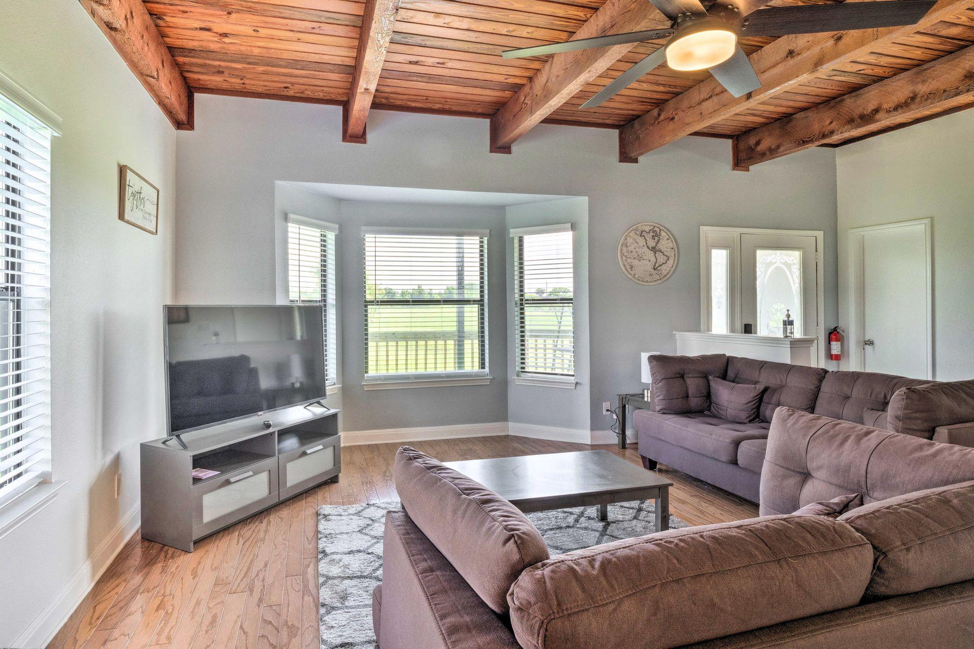 15805 Richards Dr, Del Valle, TX 78617