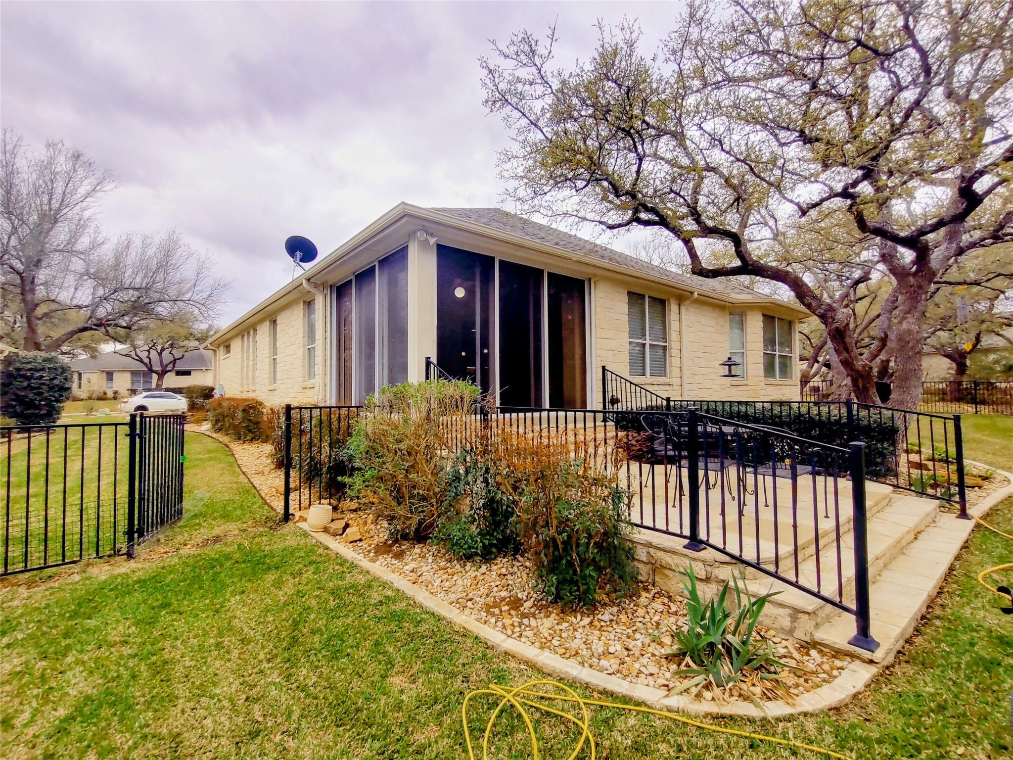 416 Brazos Dr, Georgetown, TX 78628