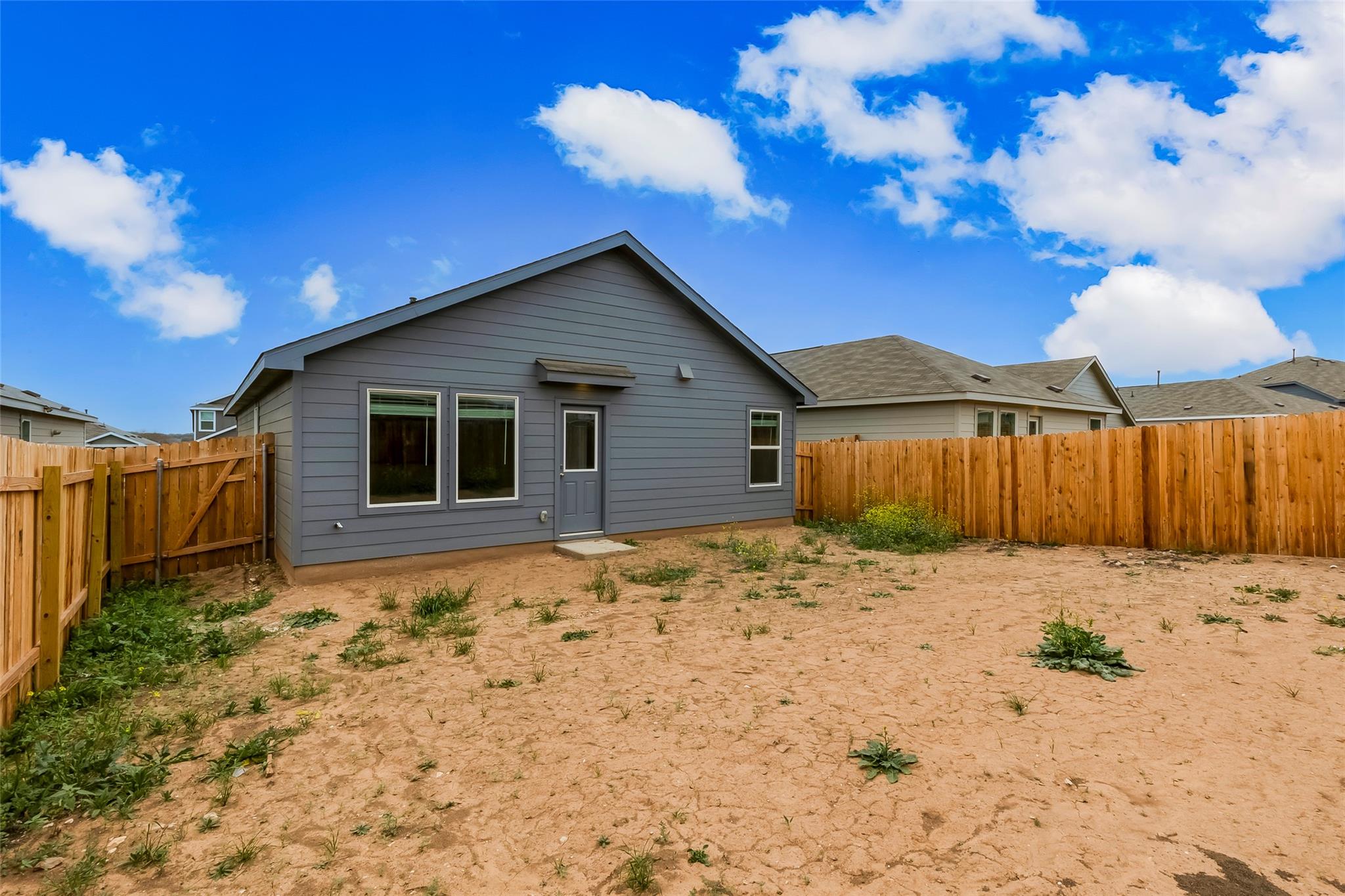 611 Whoopers Loop, Uhland, TX 78640