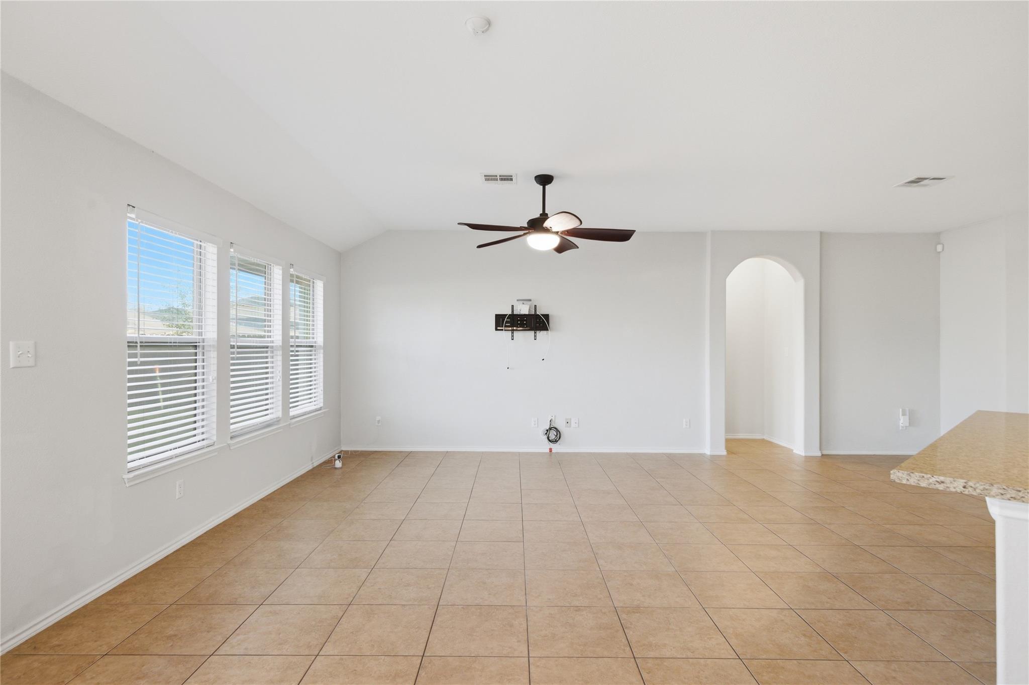 400 Fistral Dr, Hutto, TX 78634