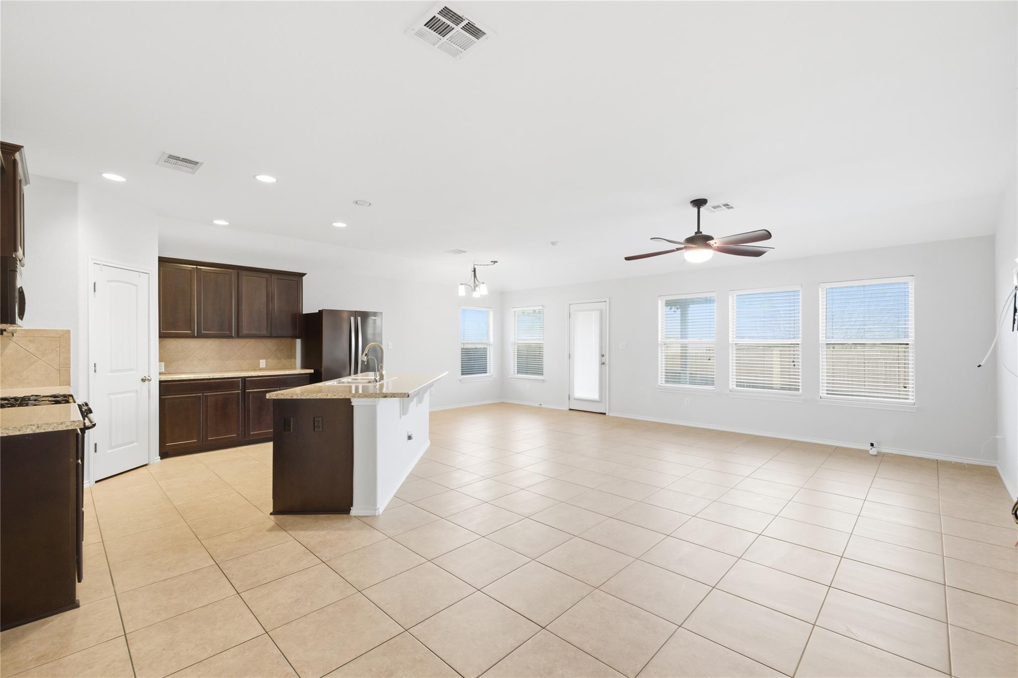 400 Fistral Dr, Hutto, TX 78634