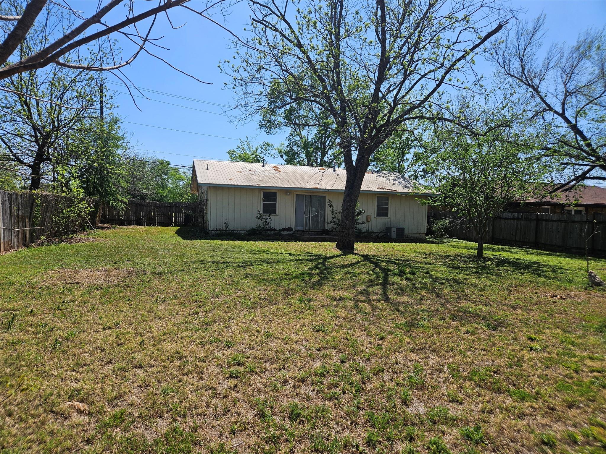 1001 W 17th St, Georgetown, TX 78626