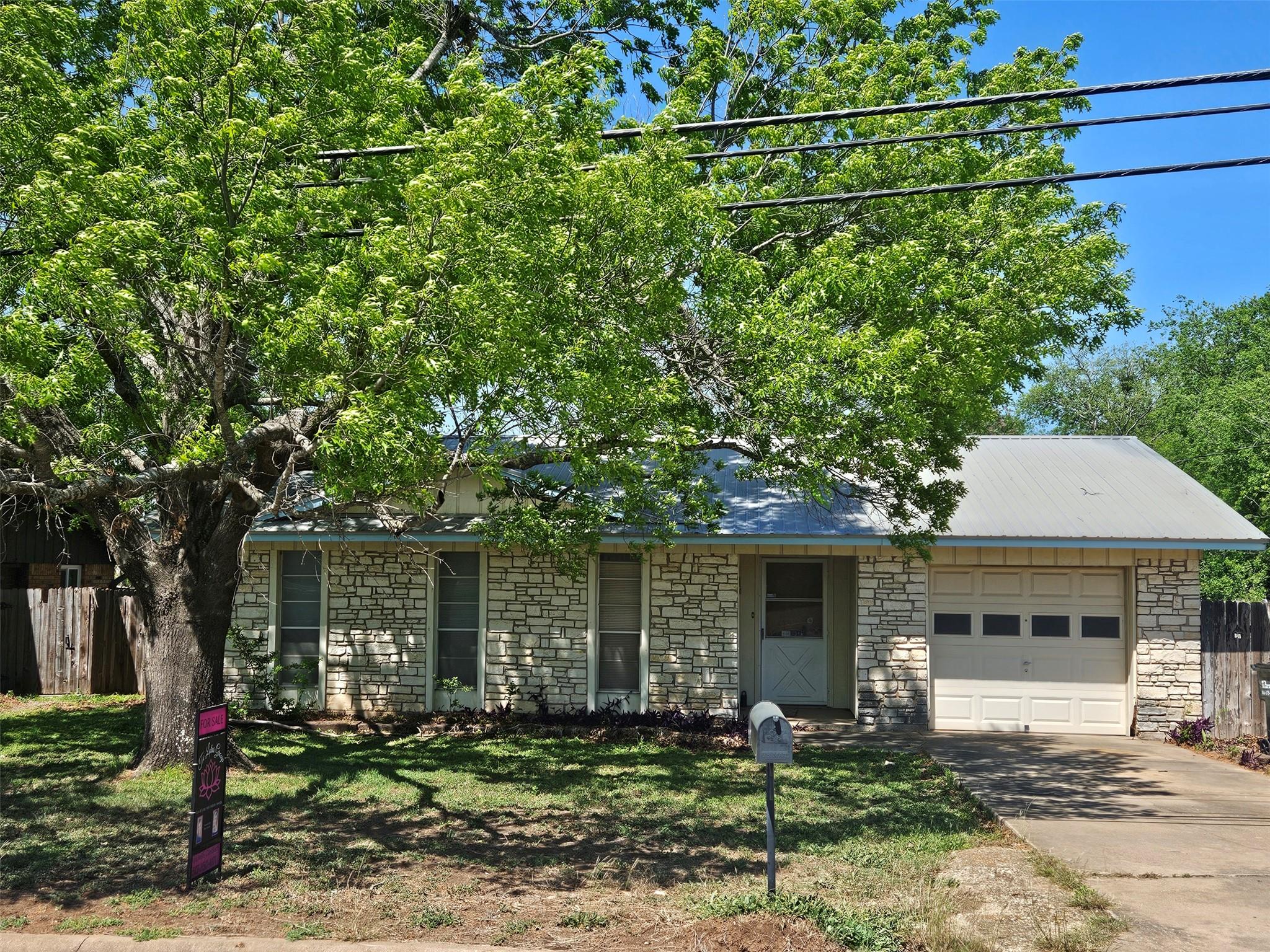 1001 W 17th St, Georgetown, TX 78626