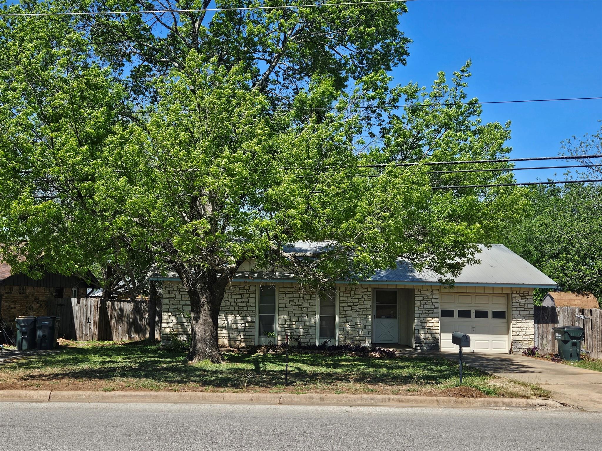 1001 W 17th St, Georgetown, TX 78626