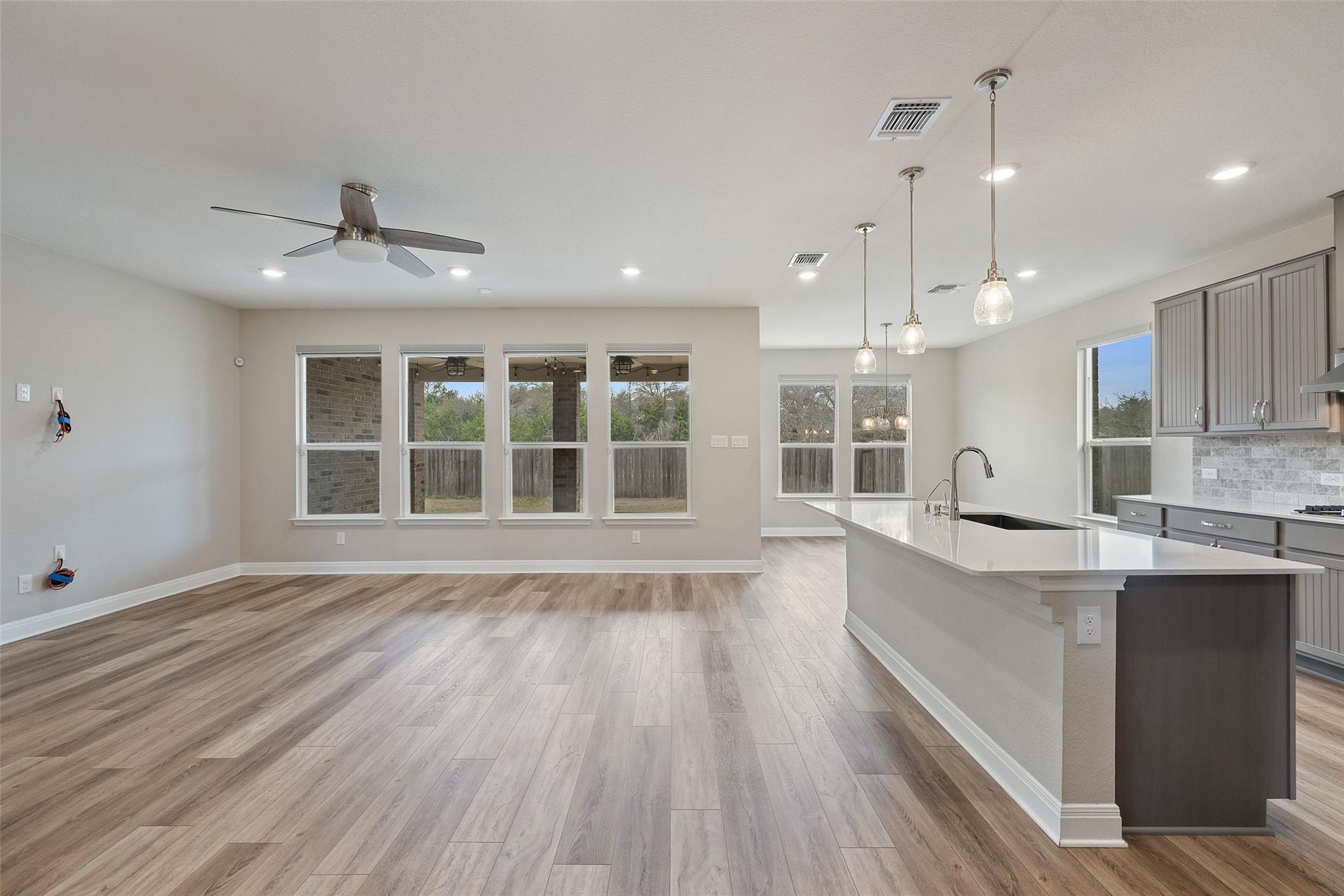 1709 Stinnett Dr, Leander, TX 78641