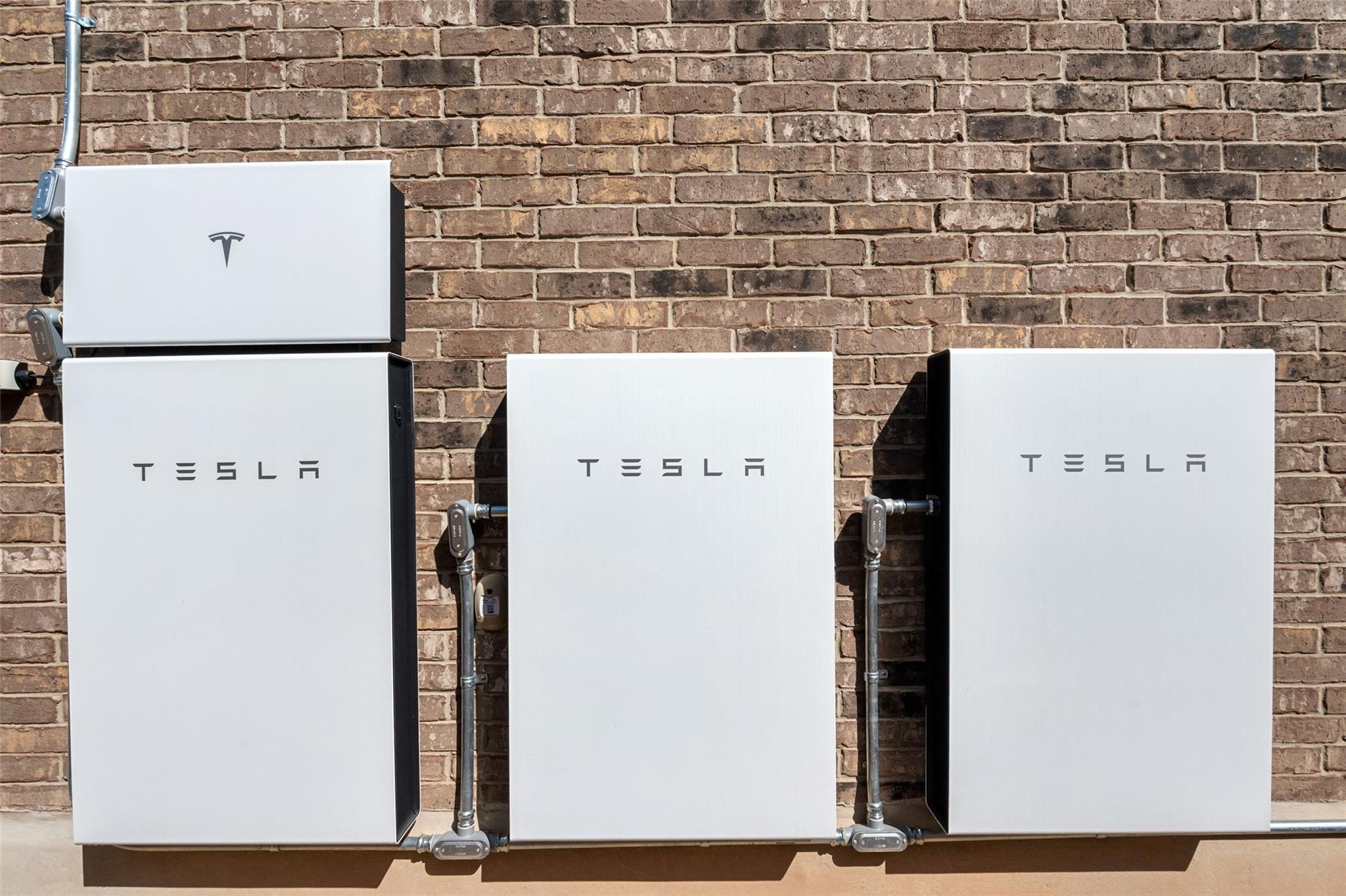 1709 Stinnett Dr, Leander, TX 78641