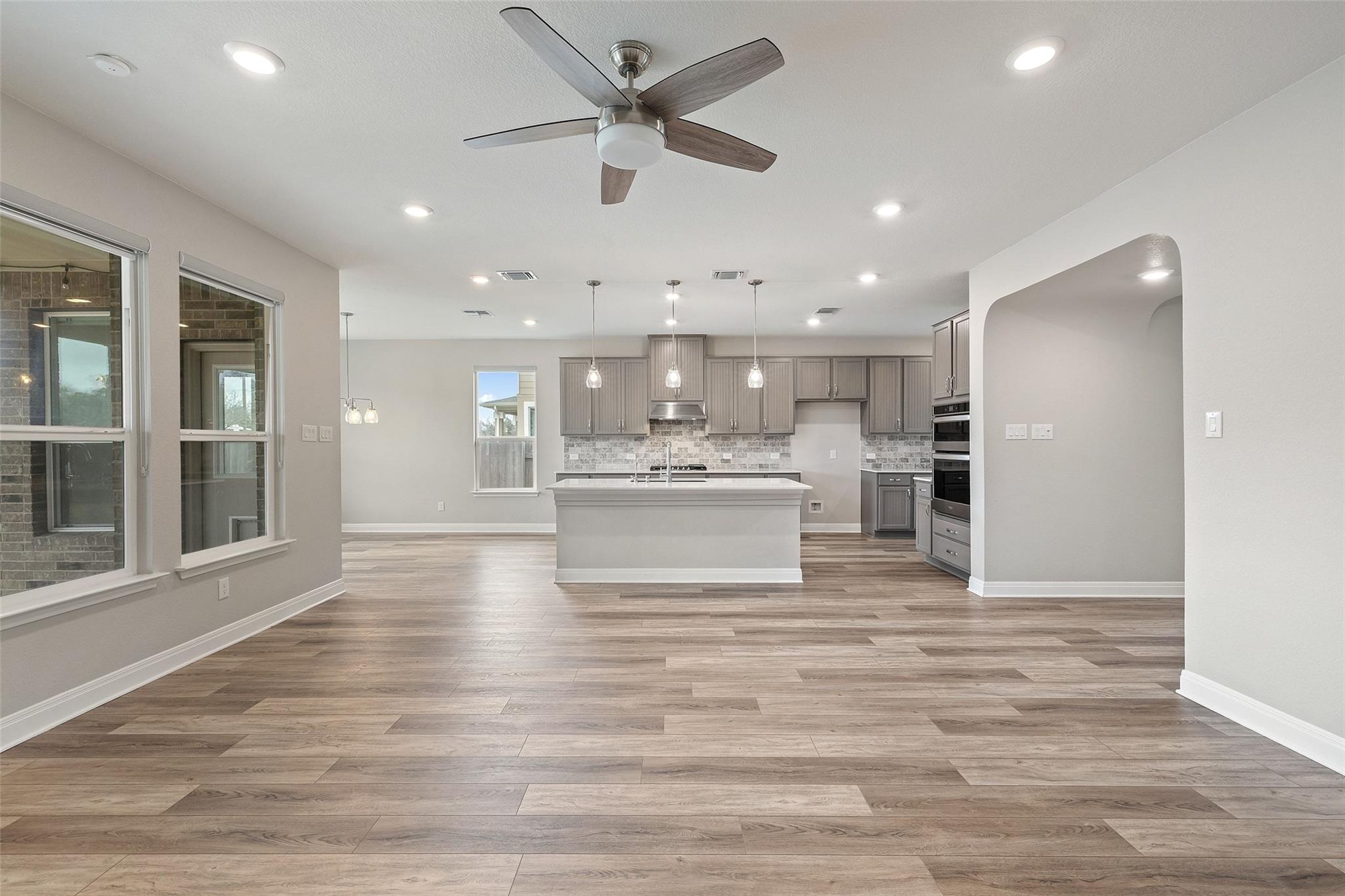 1709 Stinnett Dr, Leander, TX 78641