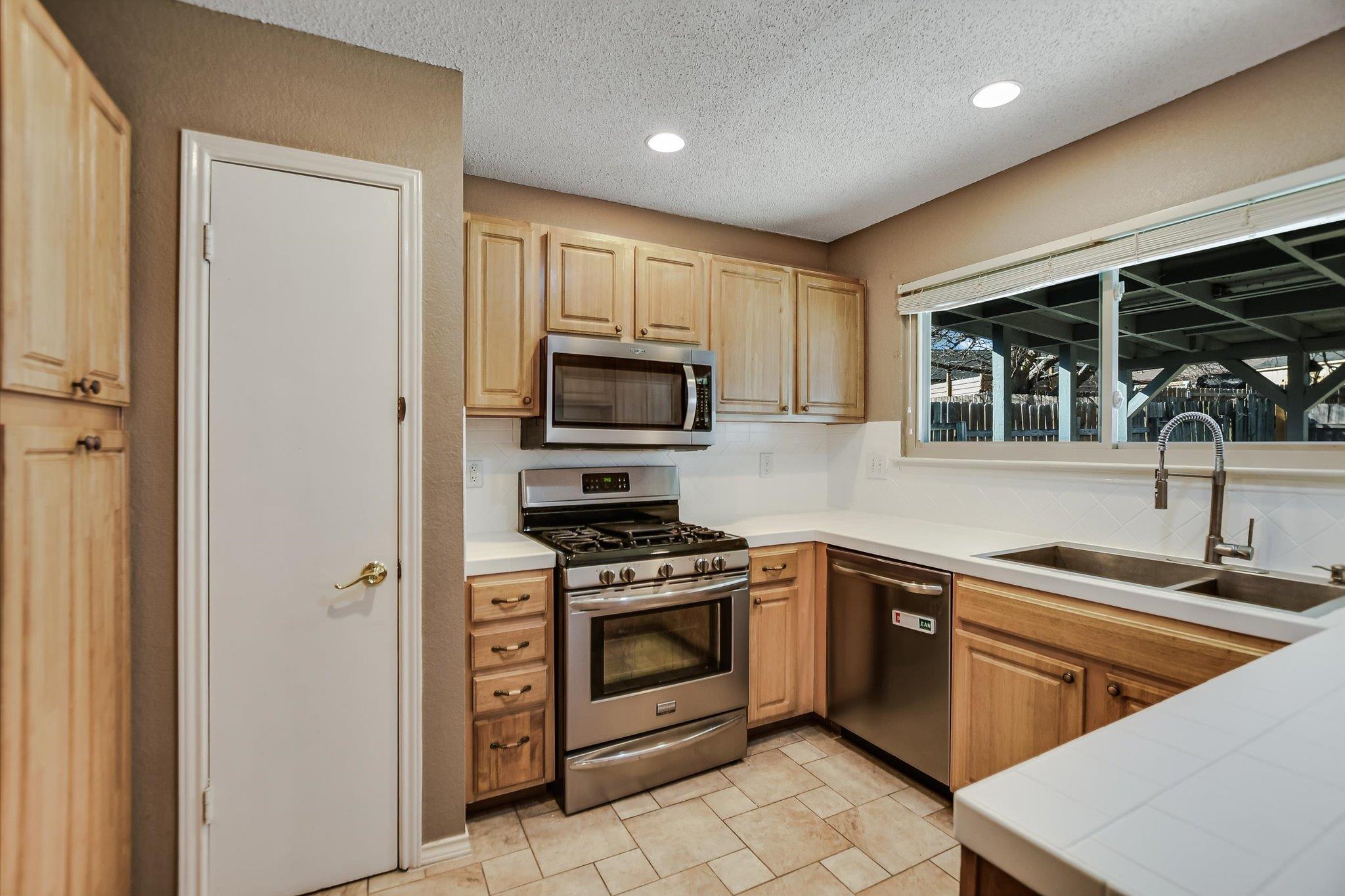 1800 Krizan Ave, Austin, TX 78727