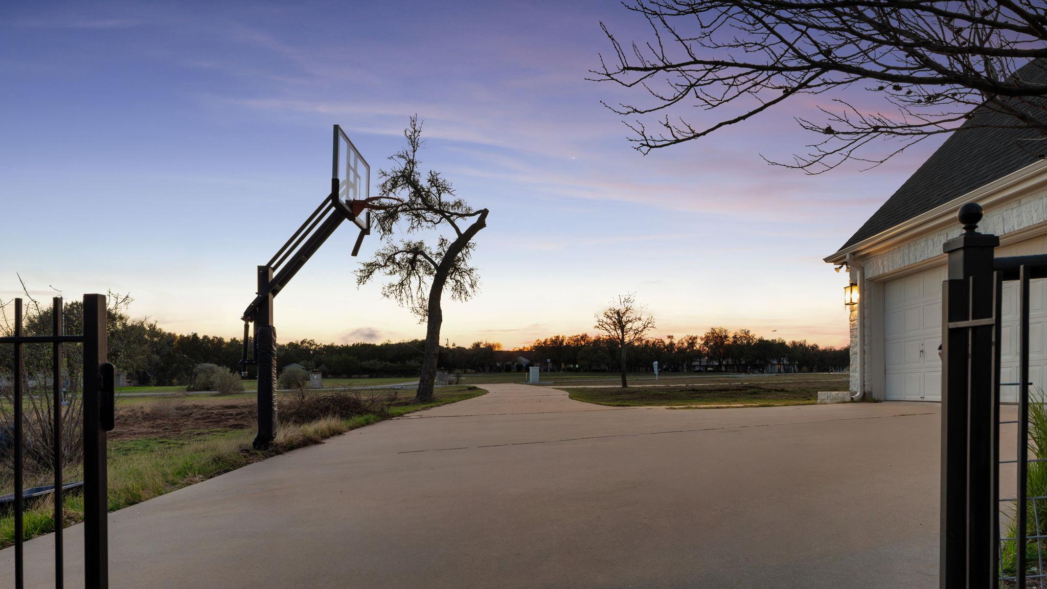 3 Coach House Rd, Austin, TX 78737