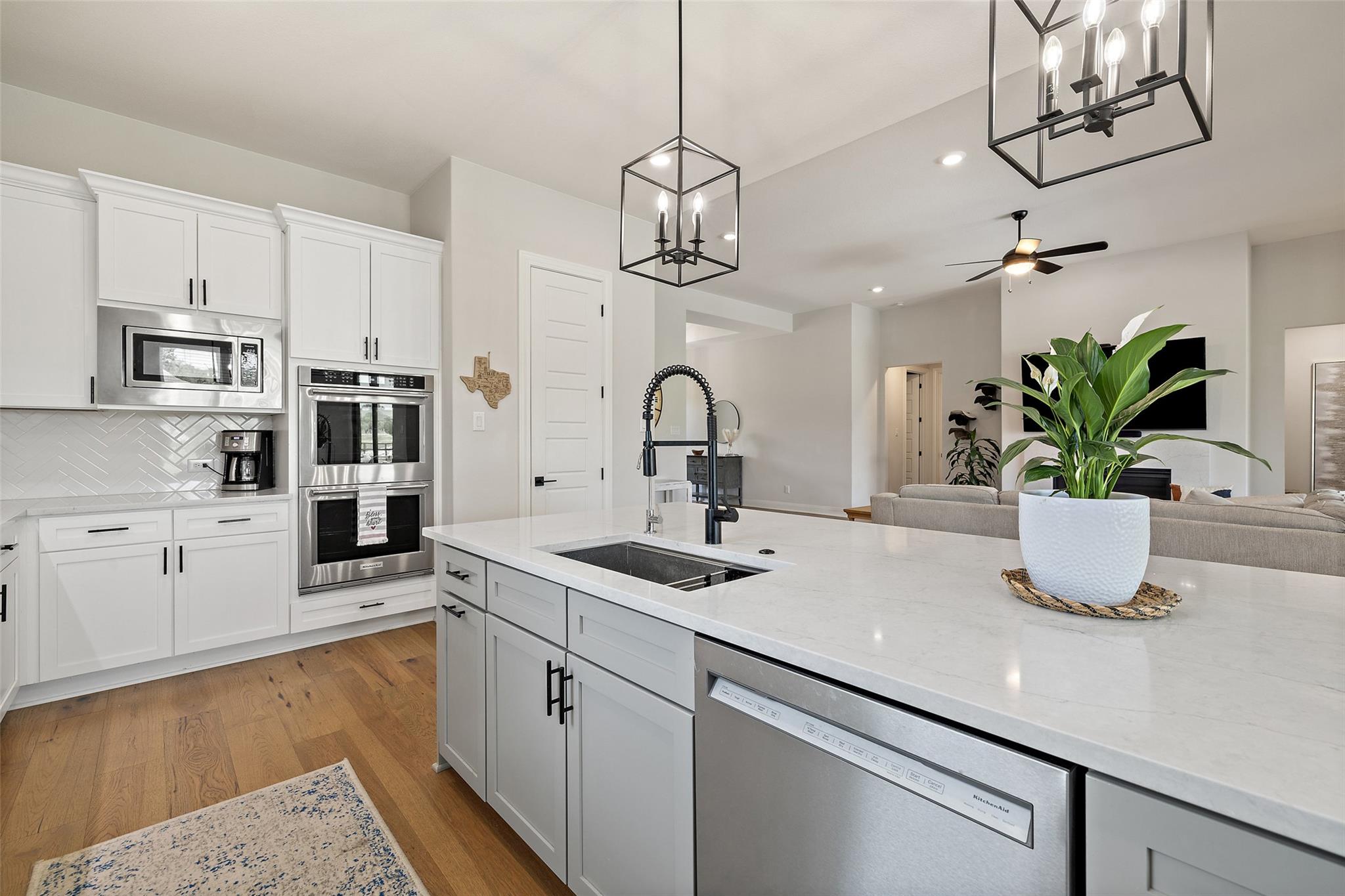 803 Spicewood Trails Dr, Spicewood, TX 78669