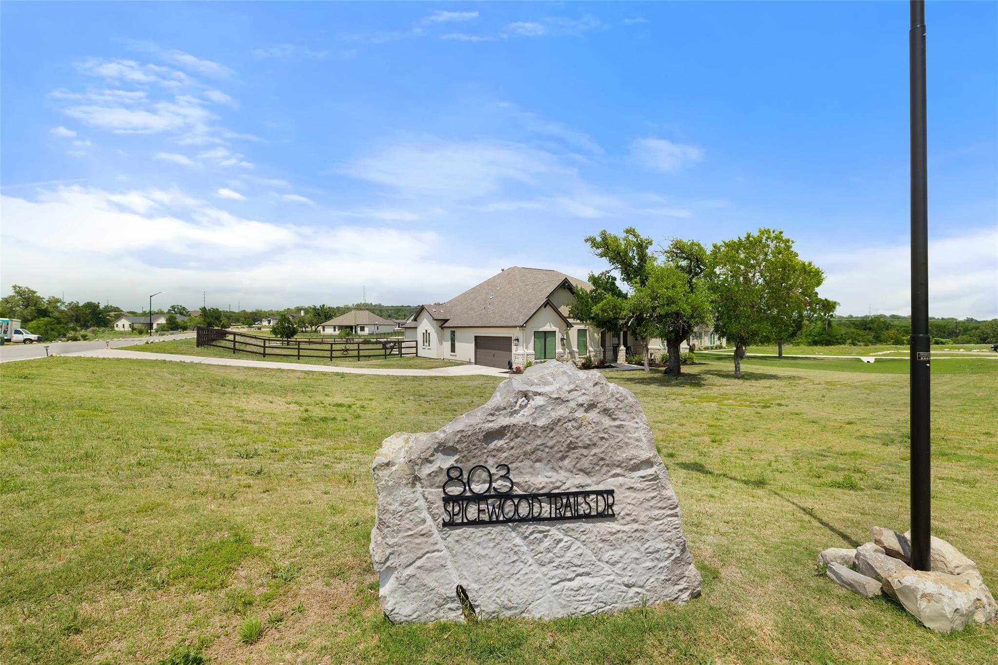 803 Spicewood Trails Dr, Spicewood, TX 78669