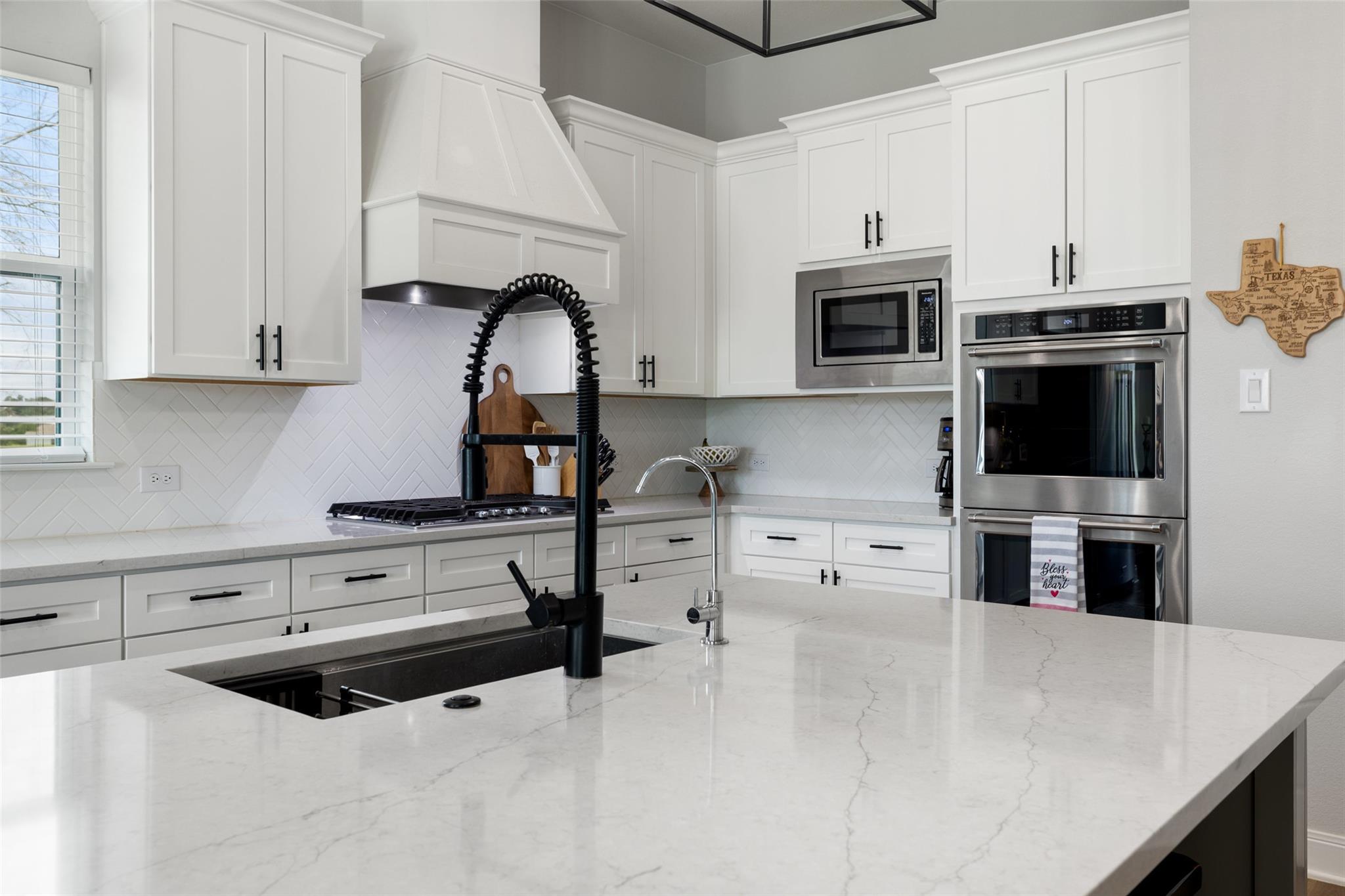 803 Spicewood Trails Dr, Spicewood, TX 78669