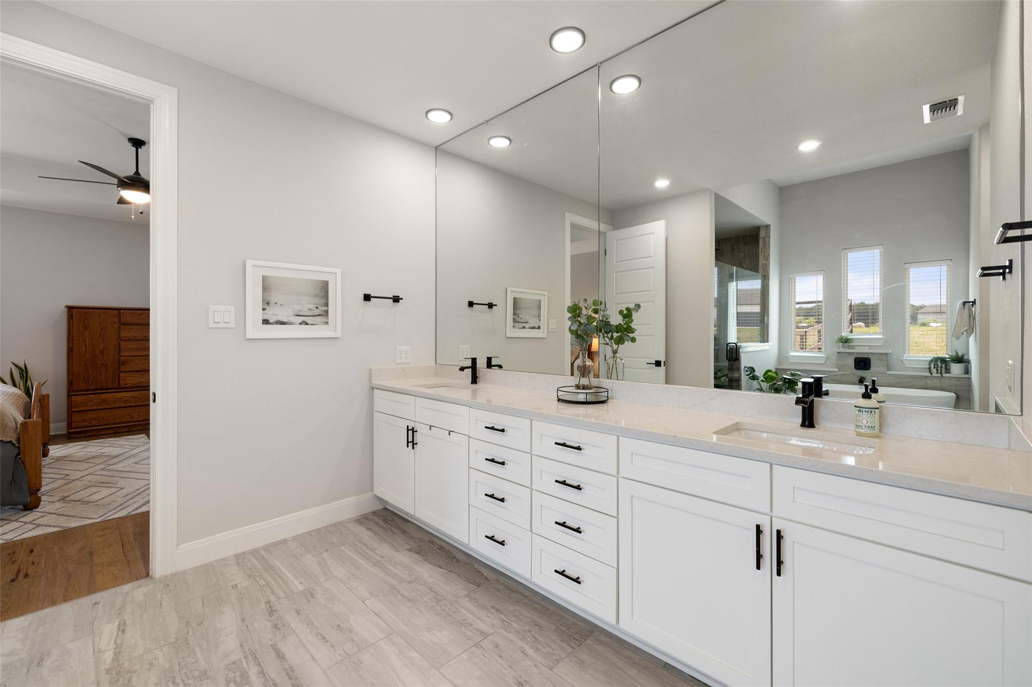 803 Spicewood Trails Dr, Spicewood, TX 78669