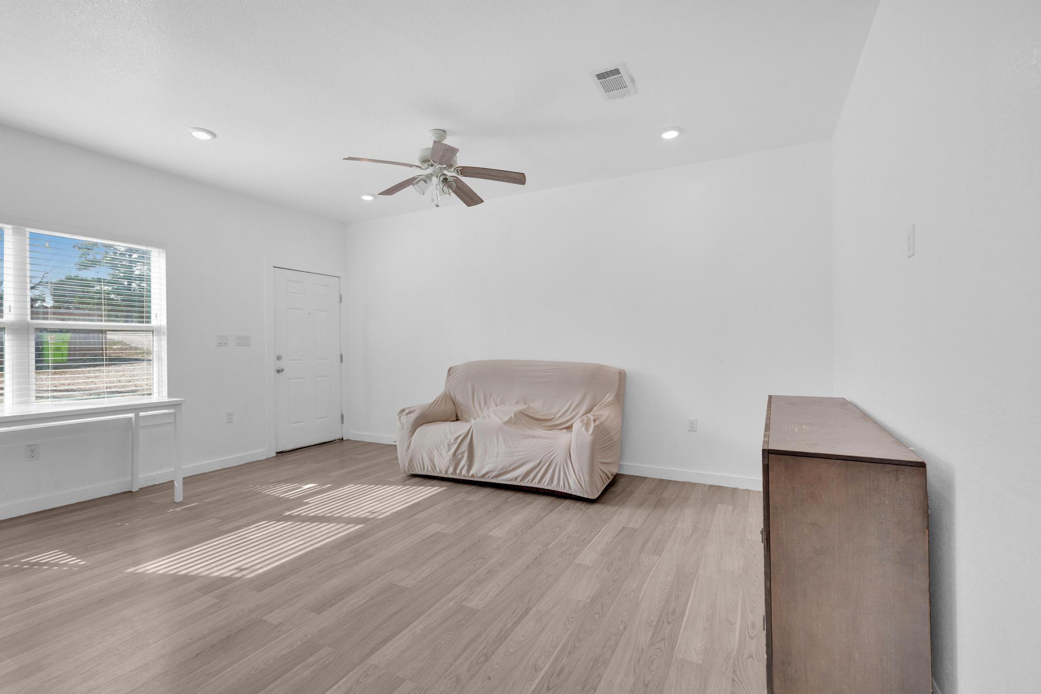 114 Crepe Myrtle Pkwy, Elgin, TX 78621