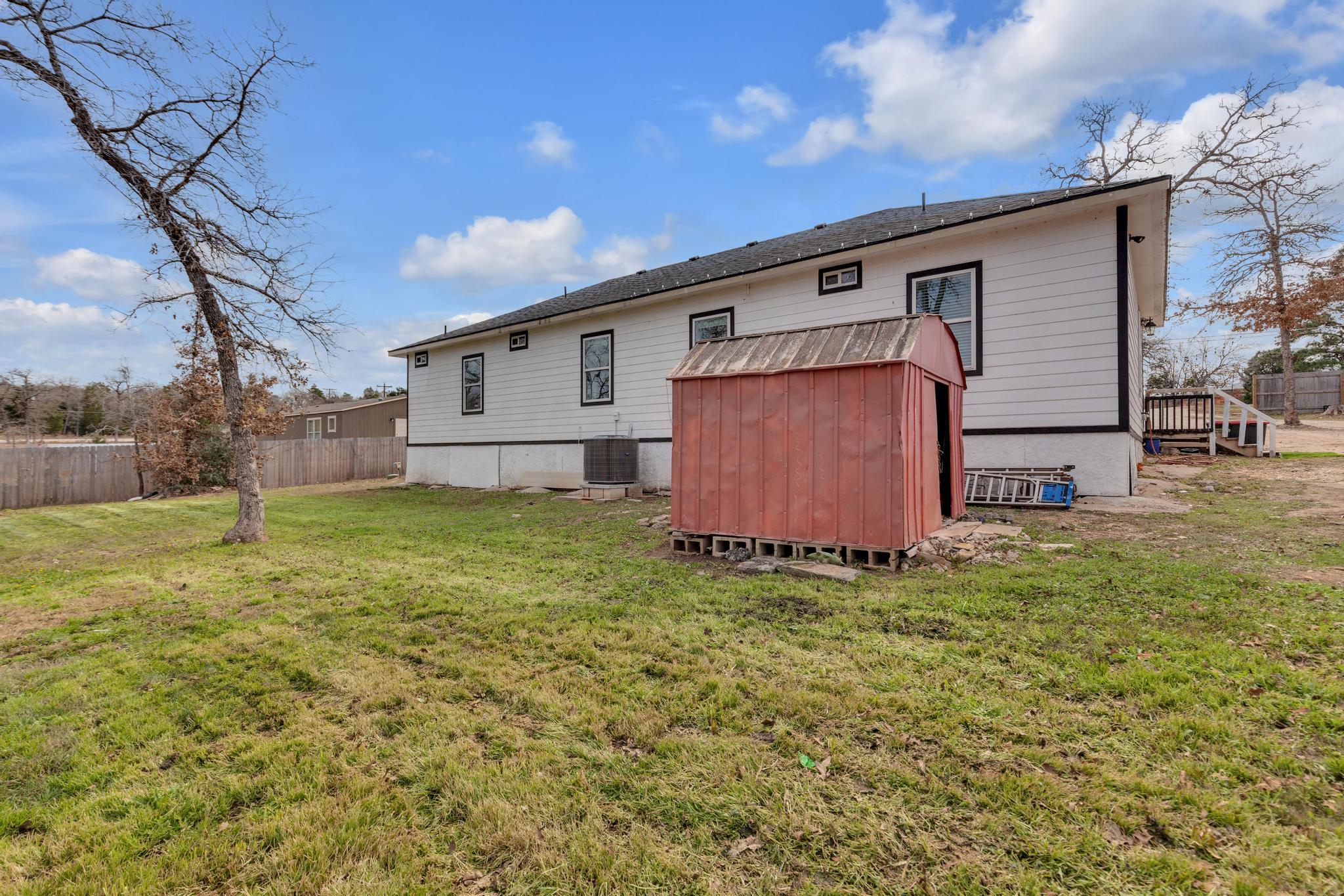 114 Crepe Myrtle Pkwy, Elgin, TX 78621