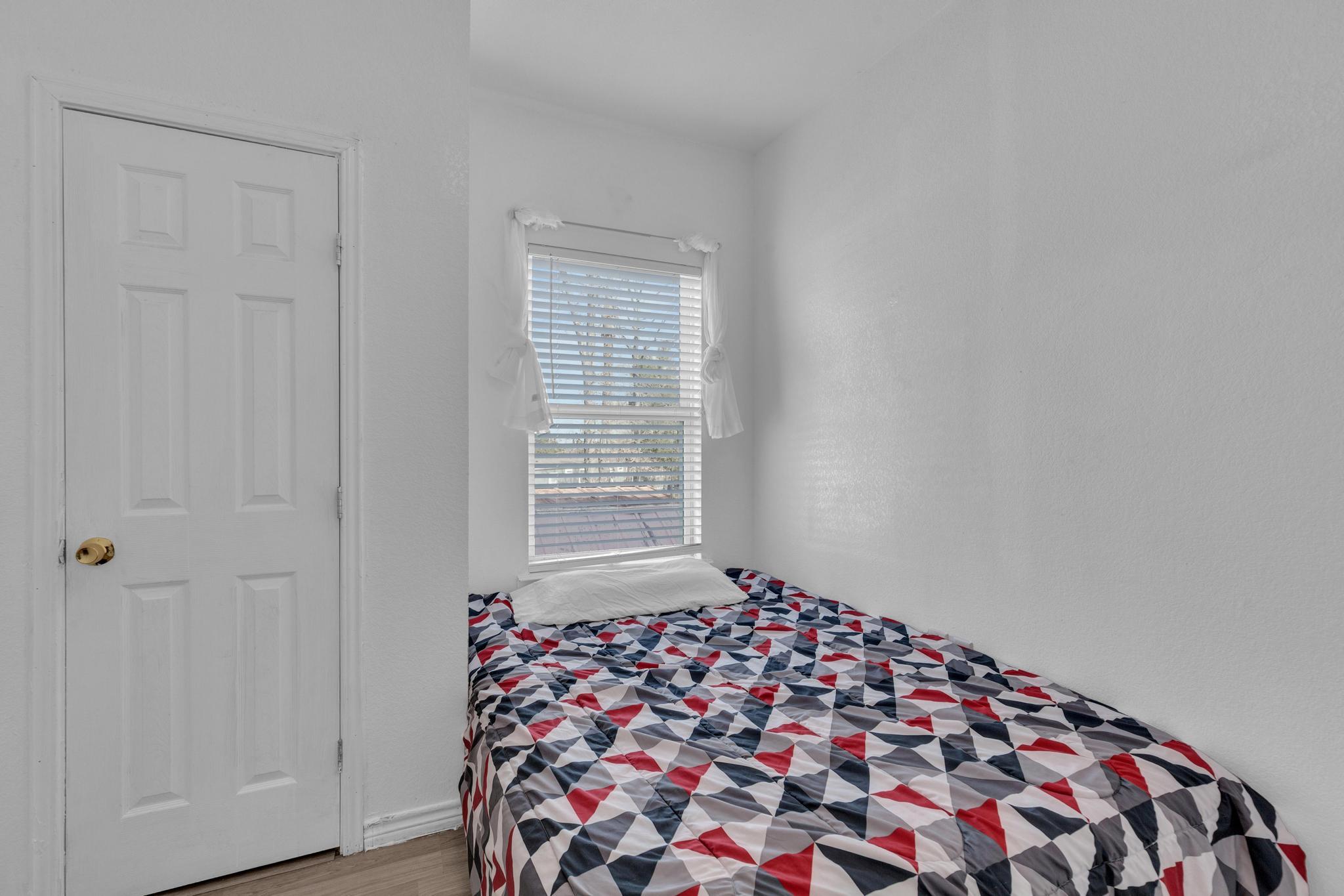 114 Crepe Myrtle Pkwy, Elgin, TX 78621